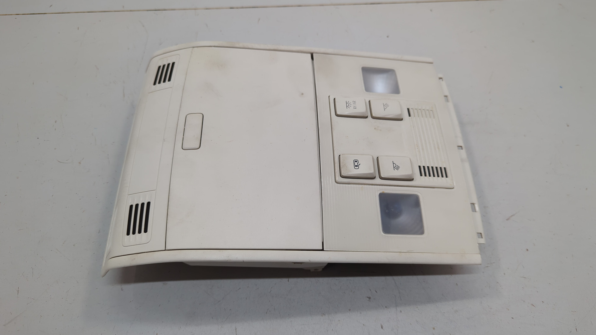 Плафон салонный