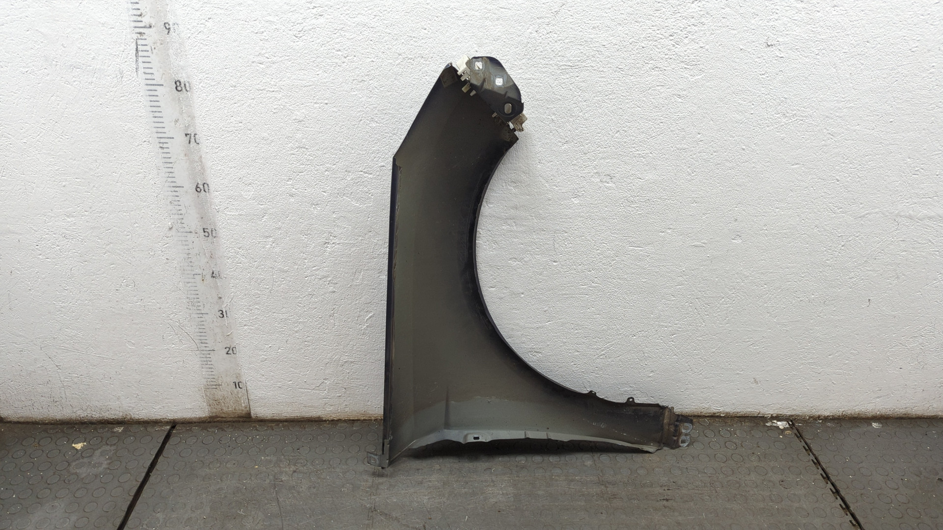 Крыло переднее левое