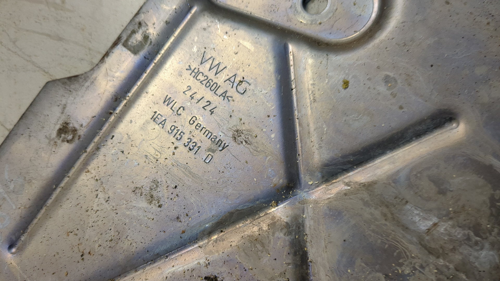 Площадка под аккумулятор (АКБ)