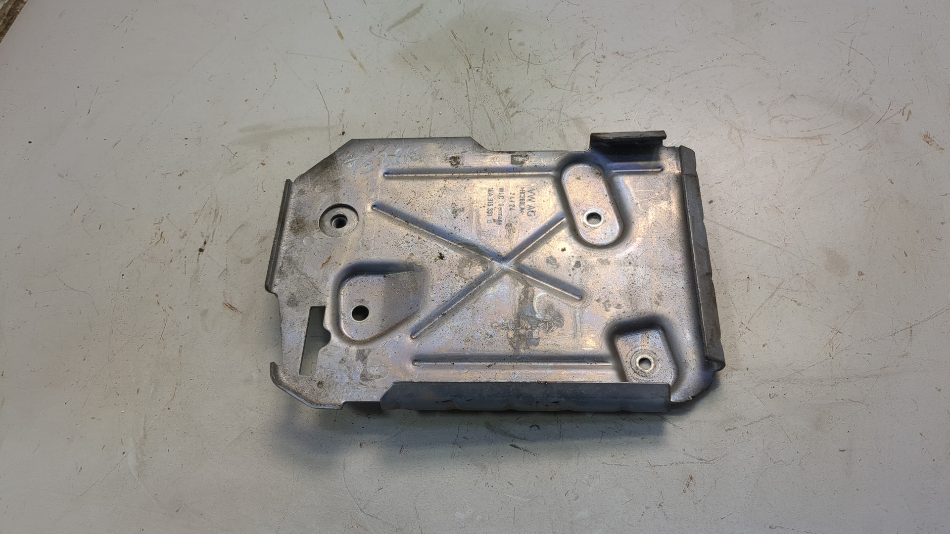 Площадка под аккумулятор (АКБ)