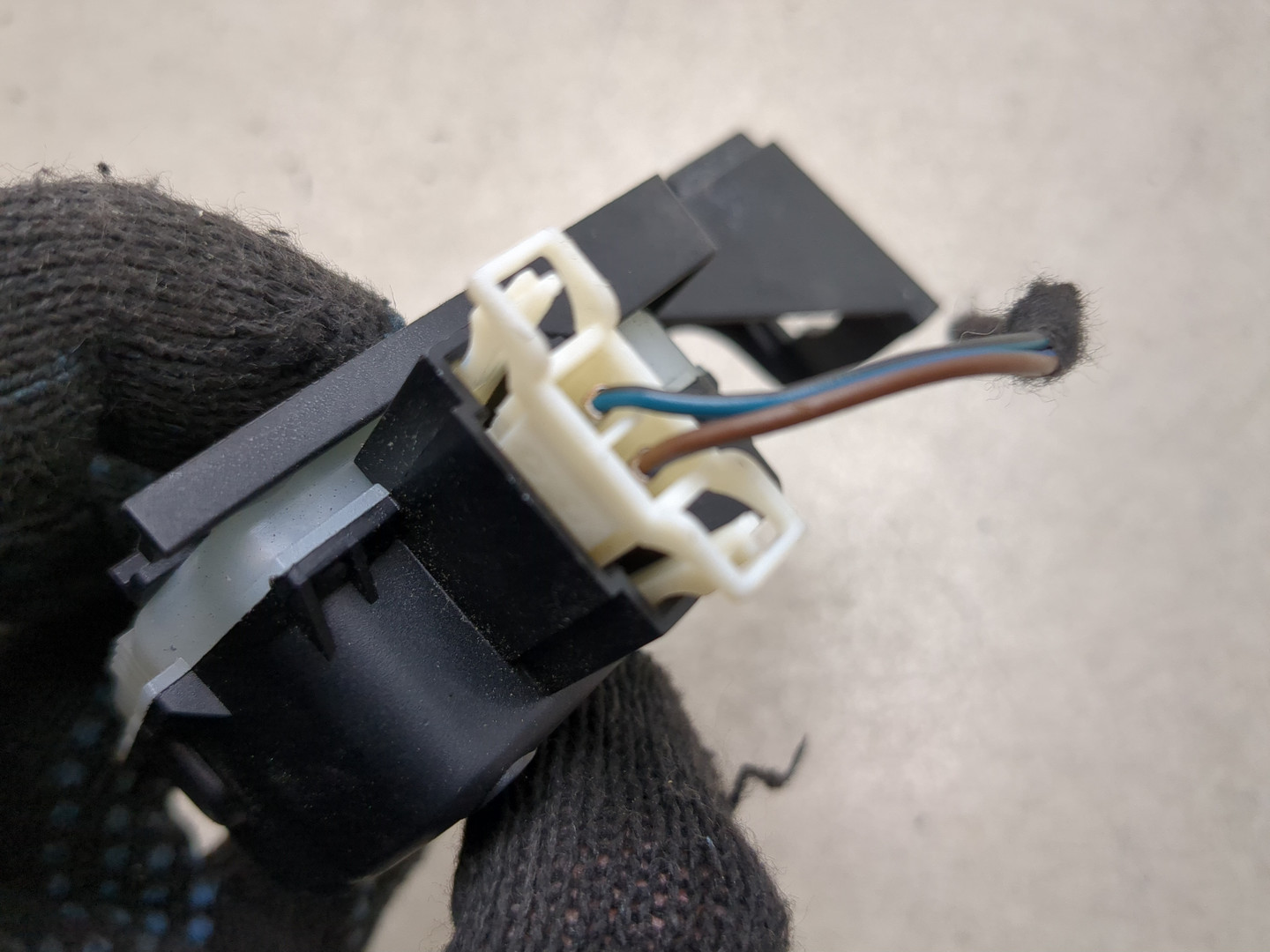 Активатор замка крышки бензобака