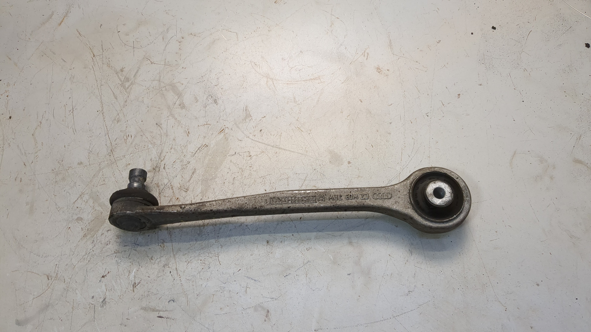 Рычаг передний левый