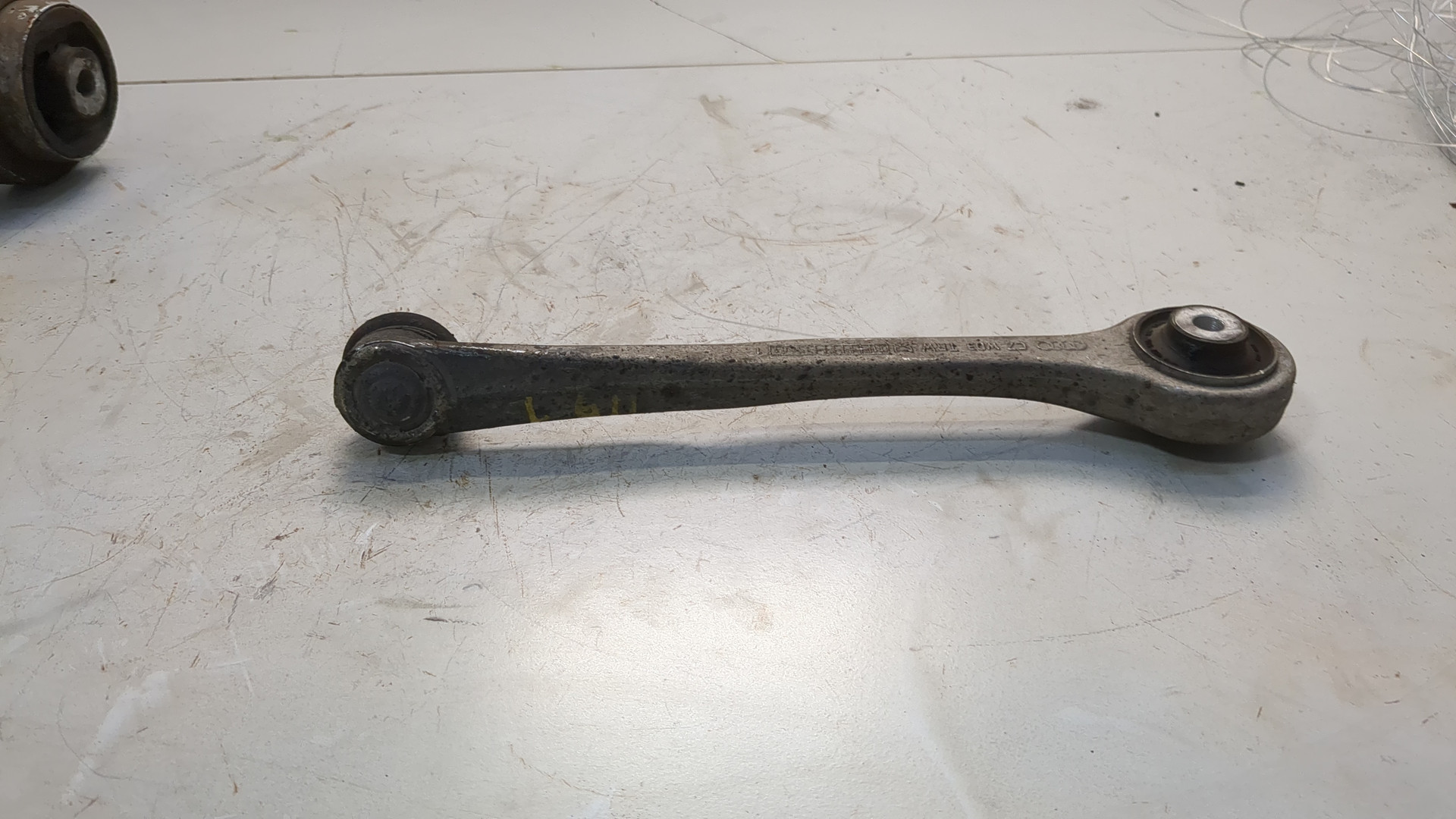 Рычаг передний левый