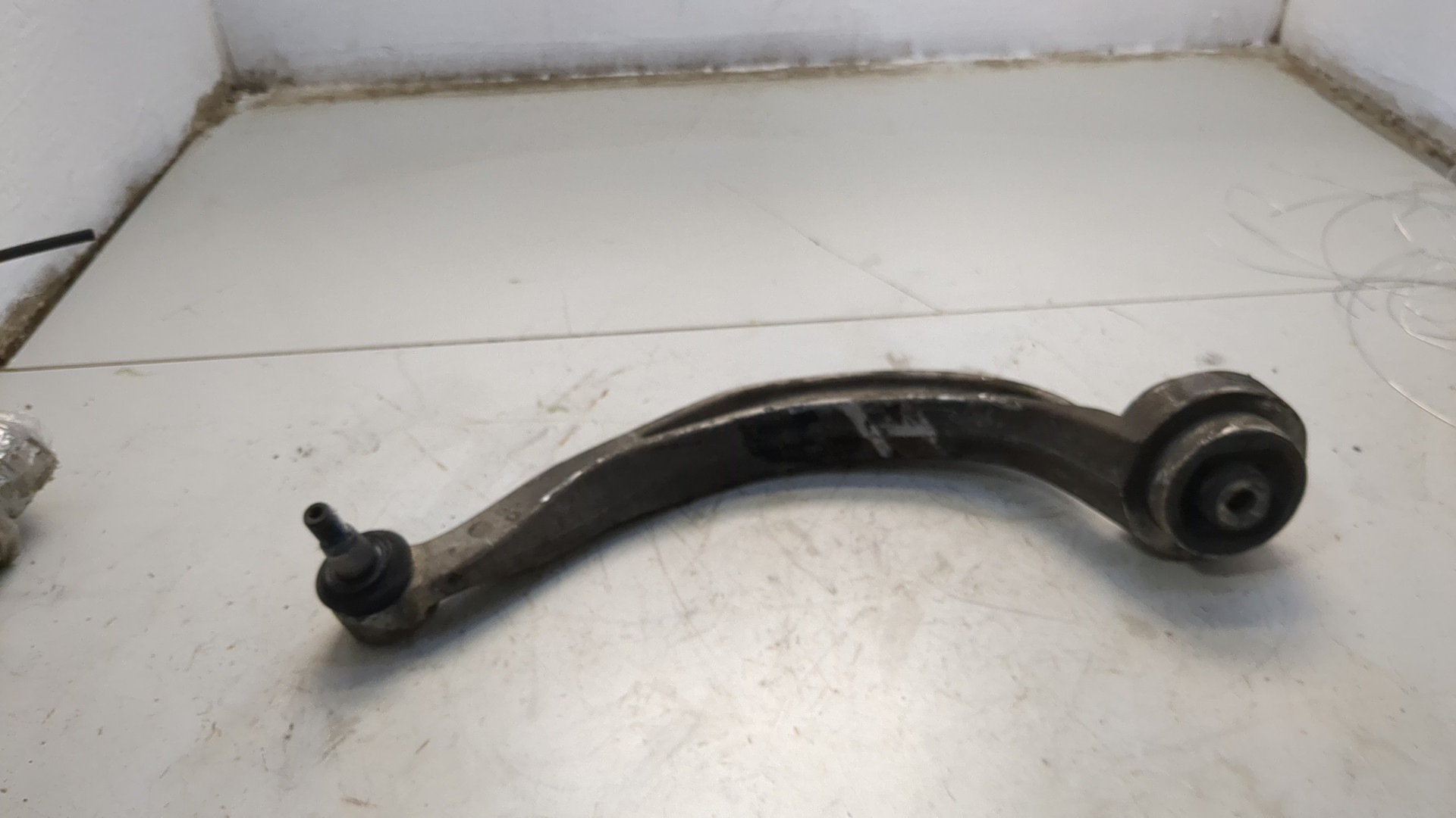 Рычаг передний правый