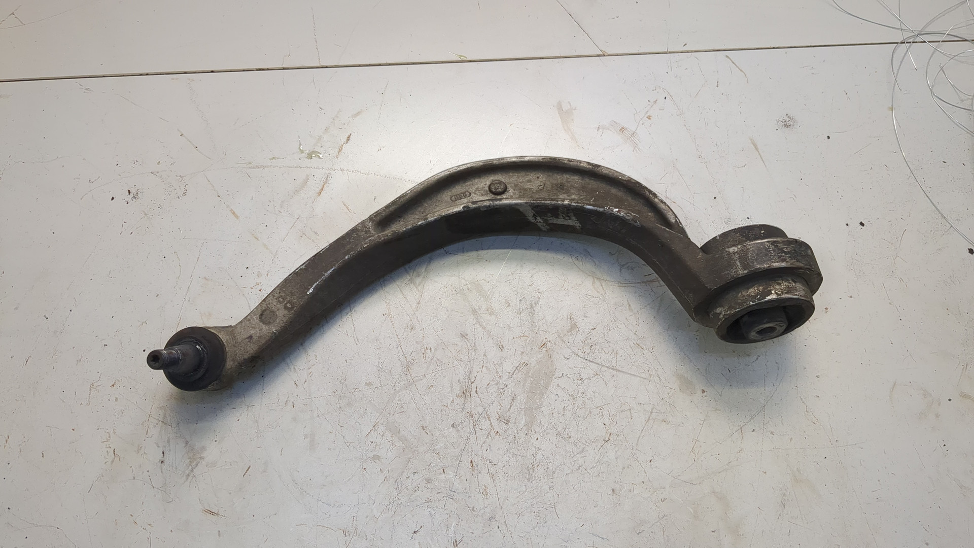 Рычаг передний правый