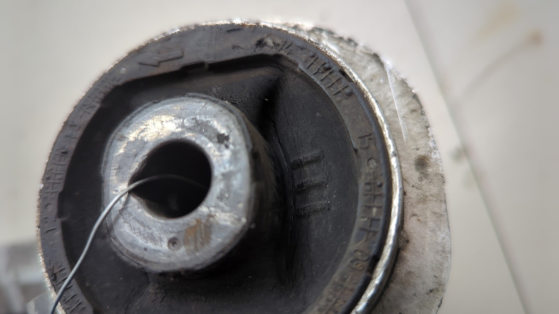 Рычаг передний правый