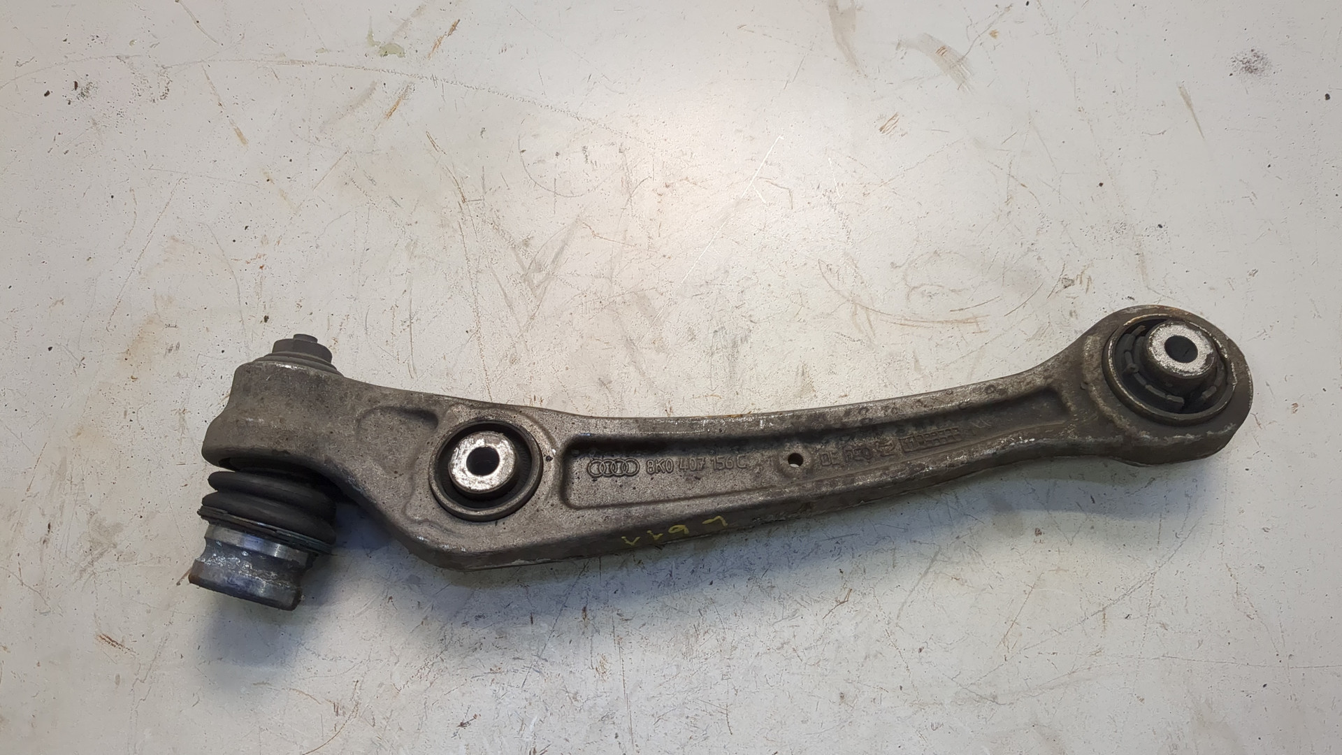 Рычаг передний правый