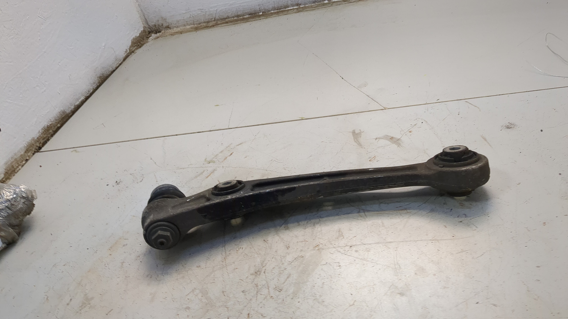 Рычаг передний правый