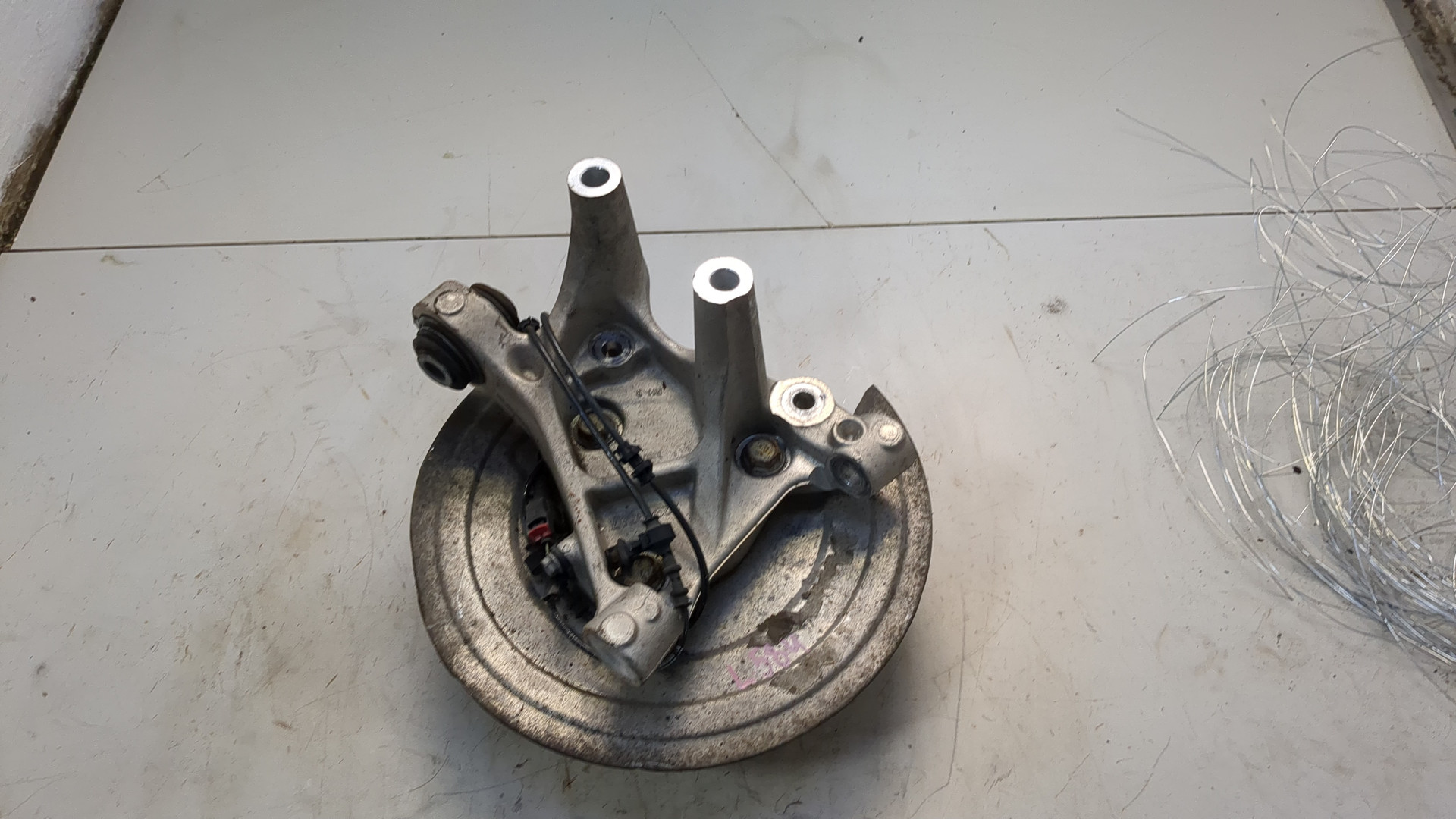 Кулак поворотный задний правый