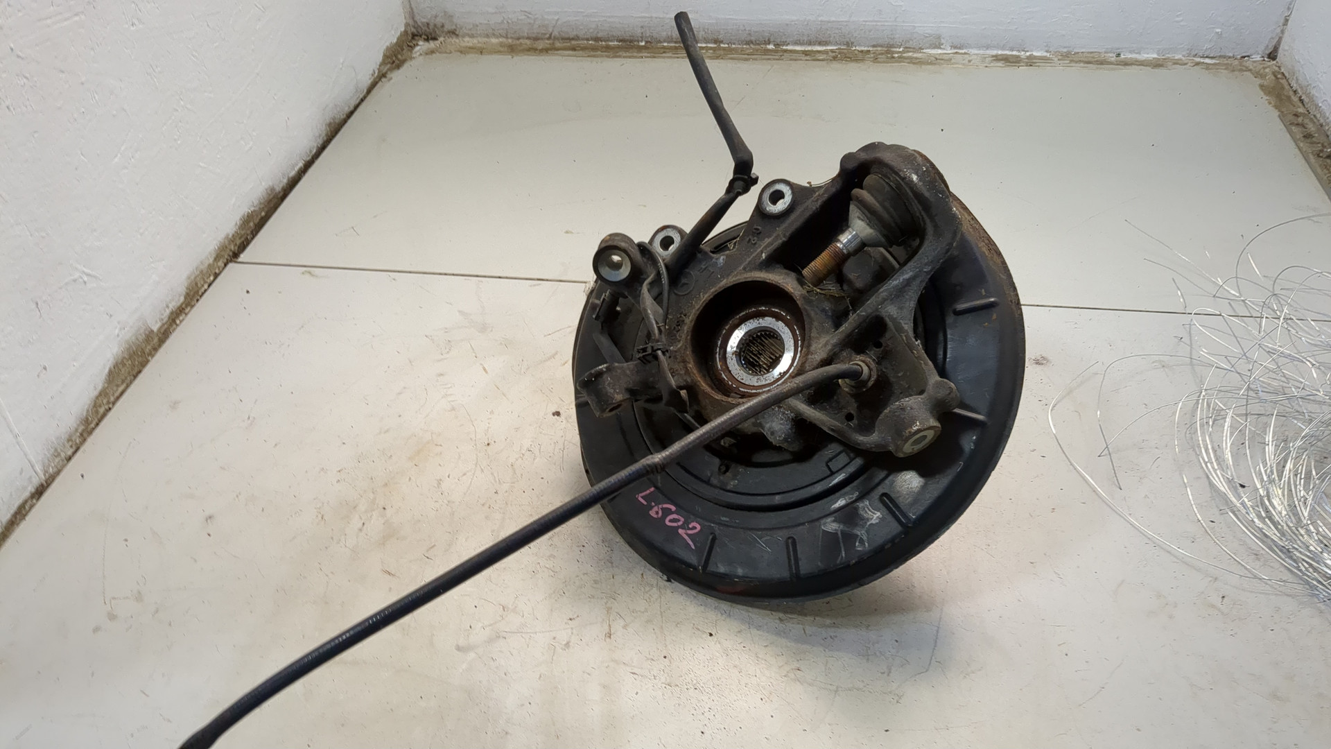 Кулак поворотный задний левый