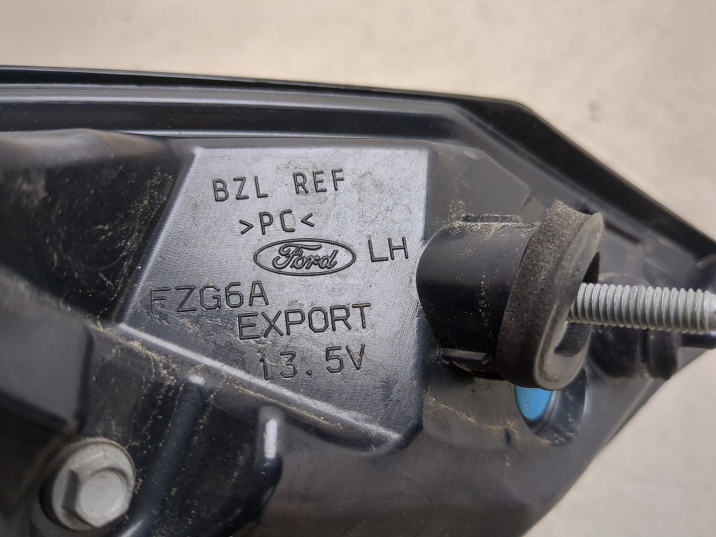 Фонарь задний внутренний левый