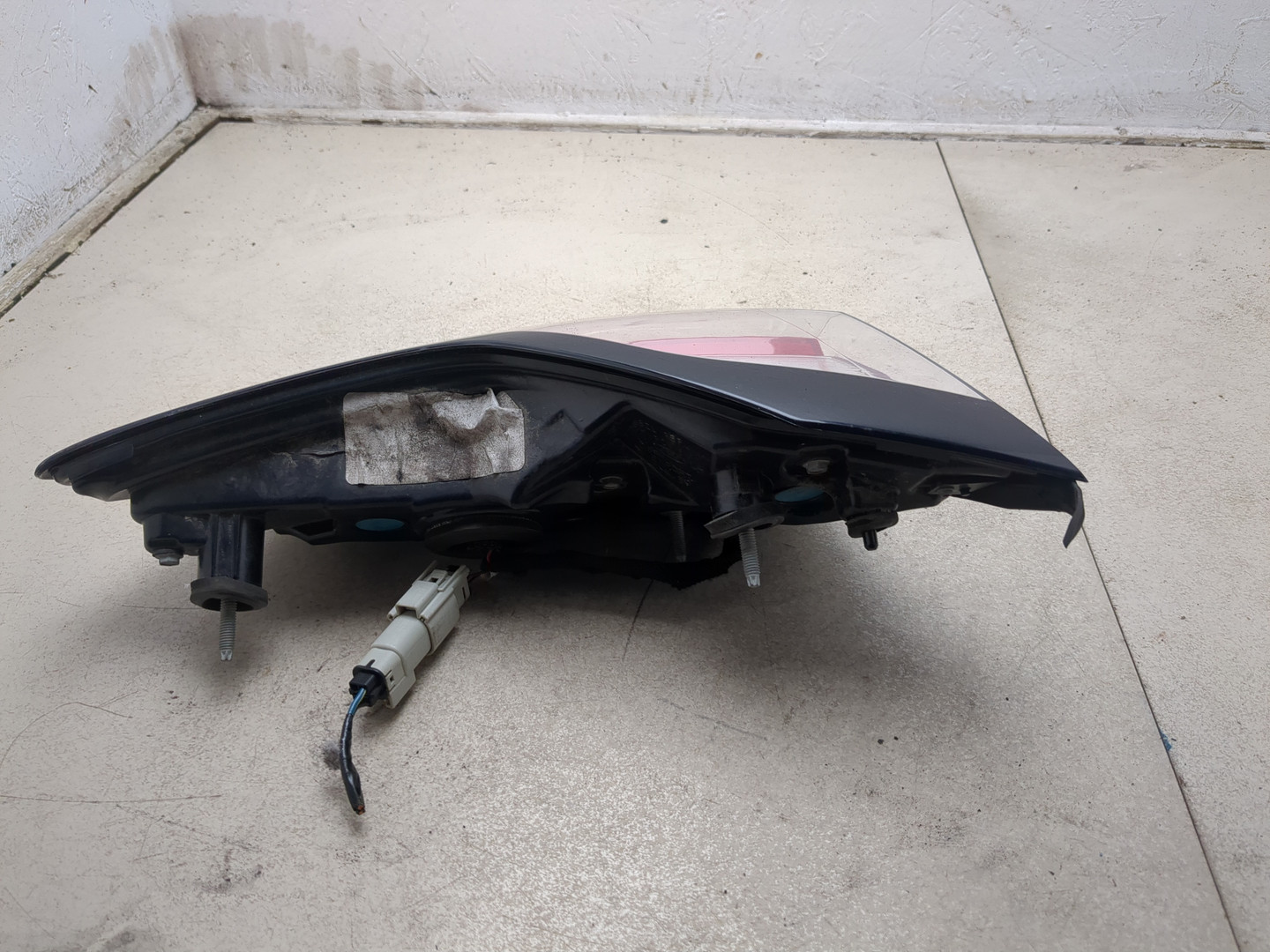 Фонарь задний внутренний левый