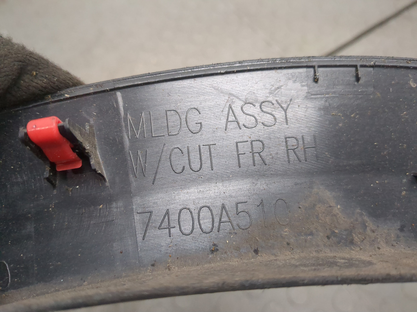 Накладка переднего крыла правого