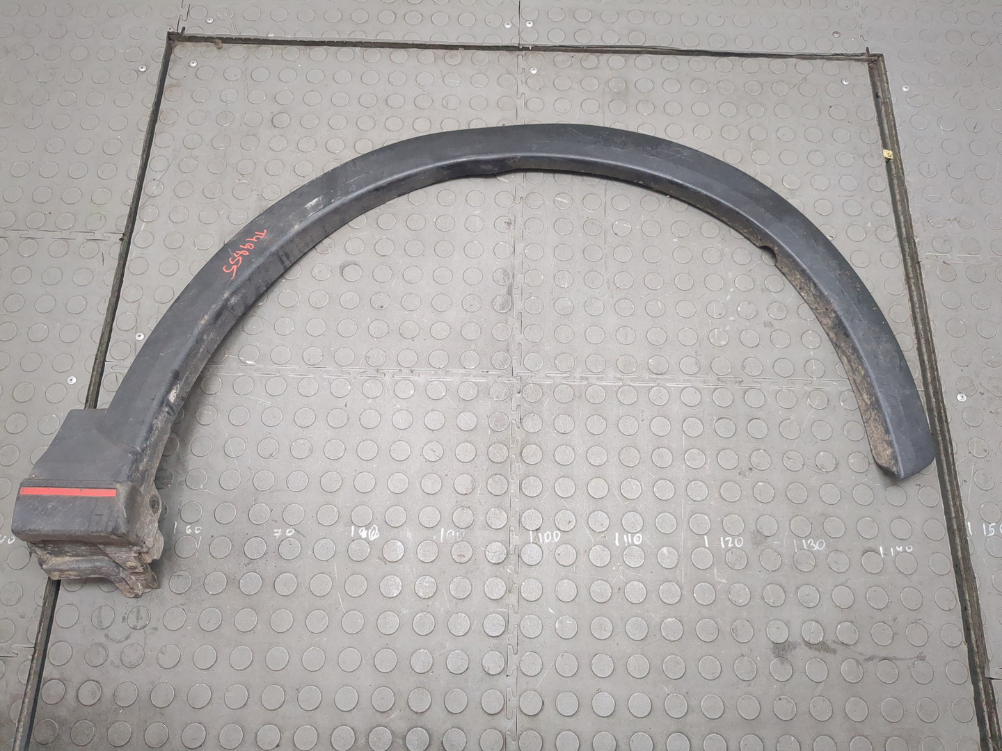 Накладка переднего крыла правого