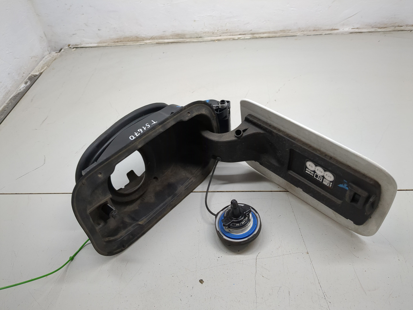 Лючок бензобака