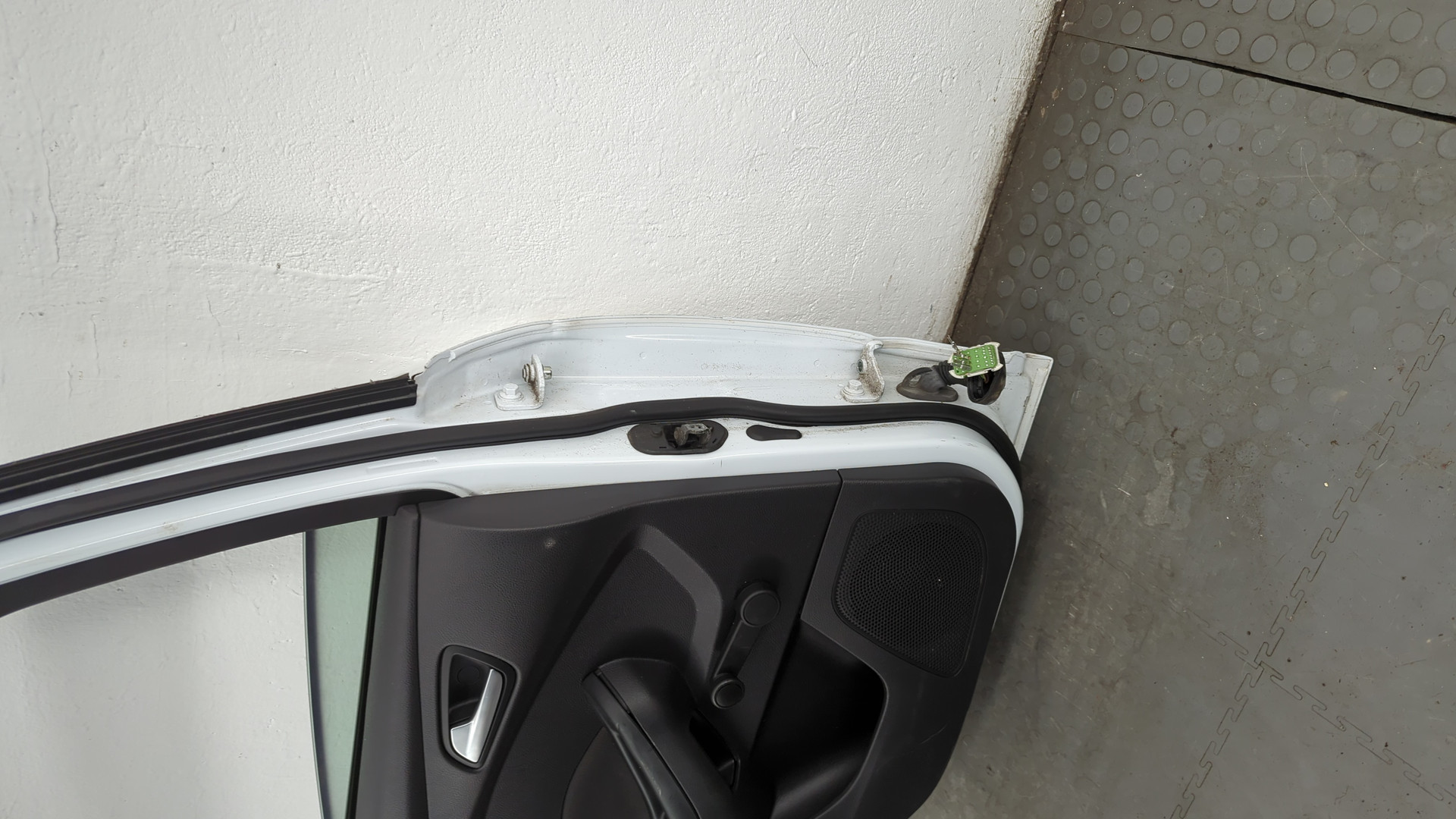 Дверь задняя левая