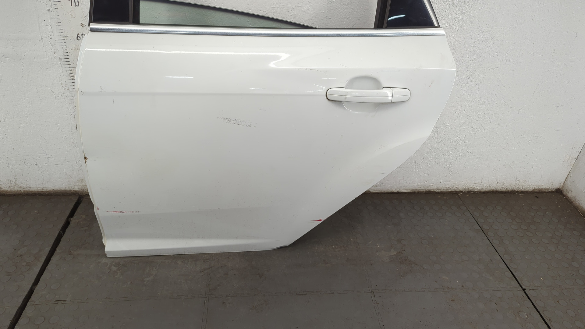 Дверь задняя левая