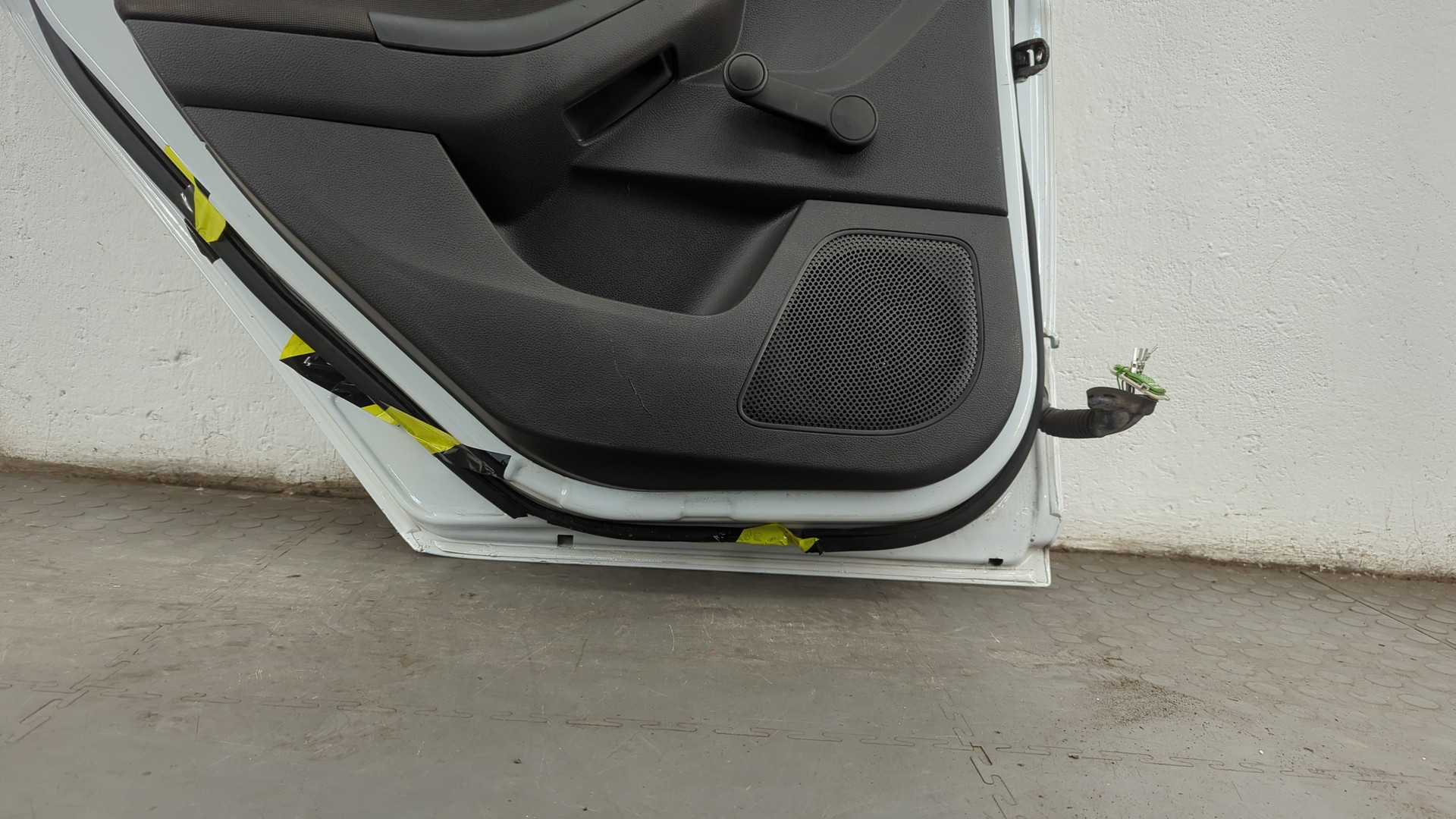 Дверь задняя левая