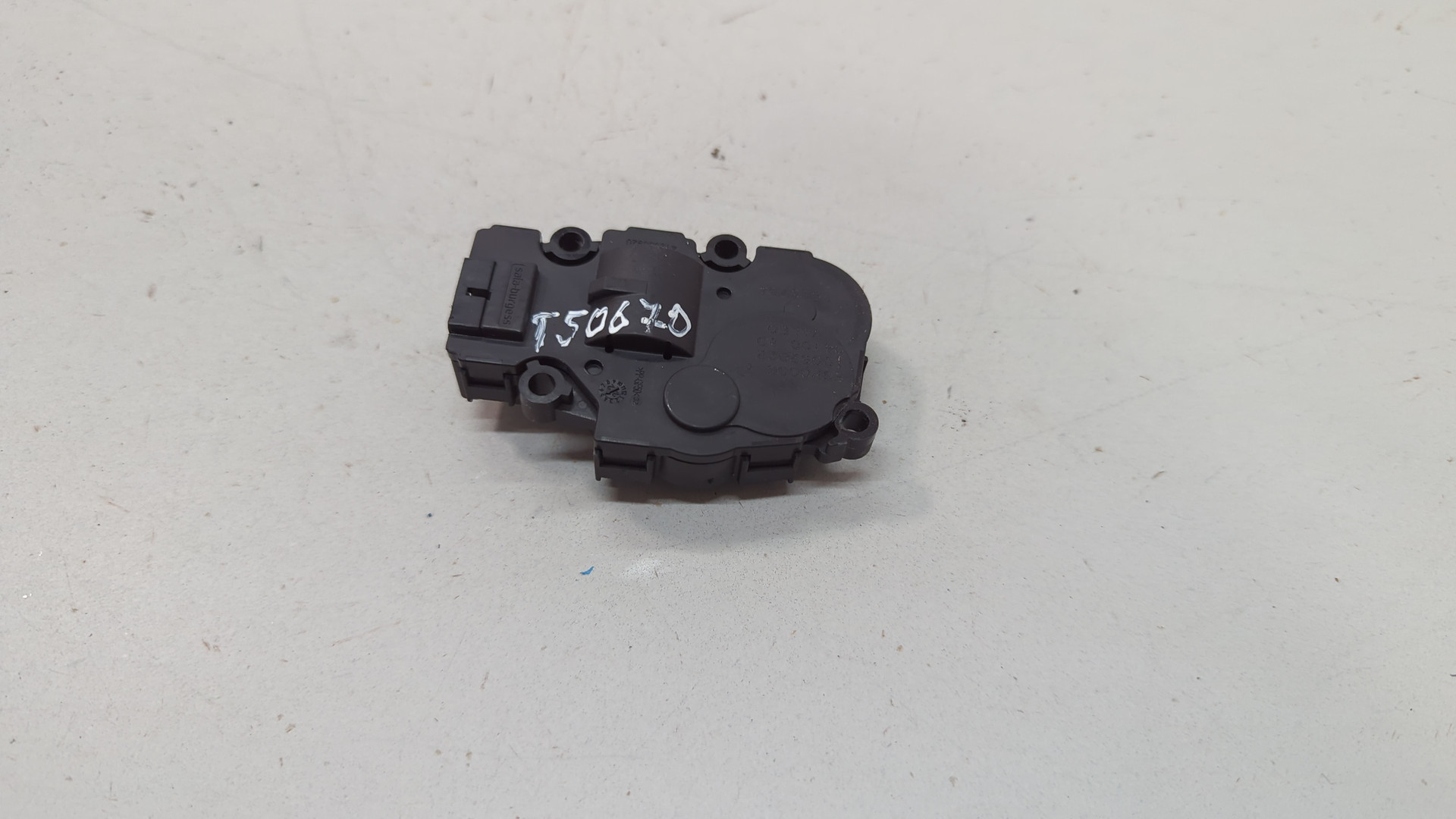 Моторчик заслонки печки