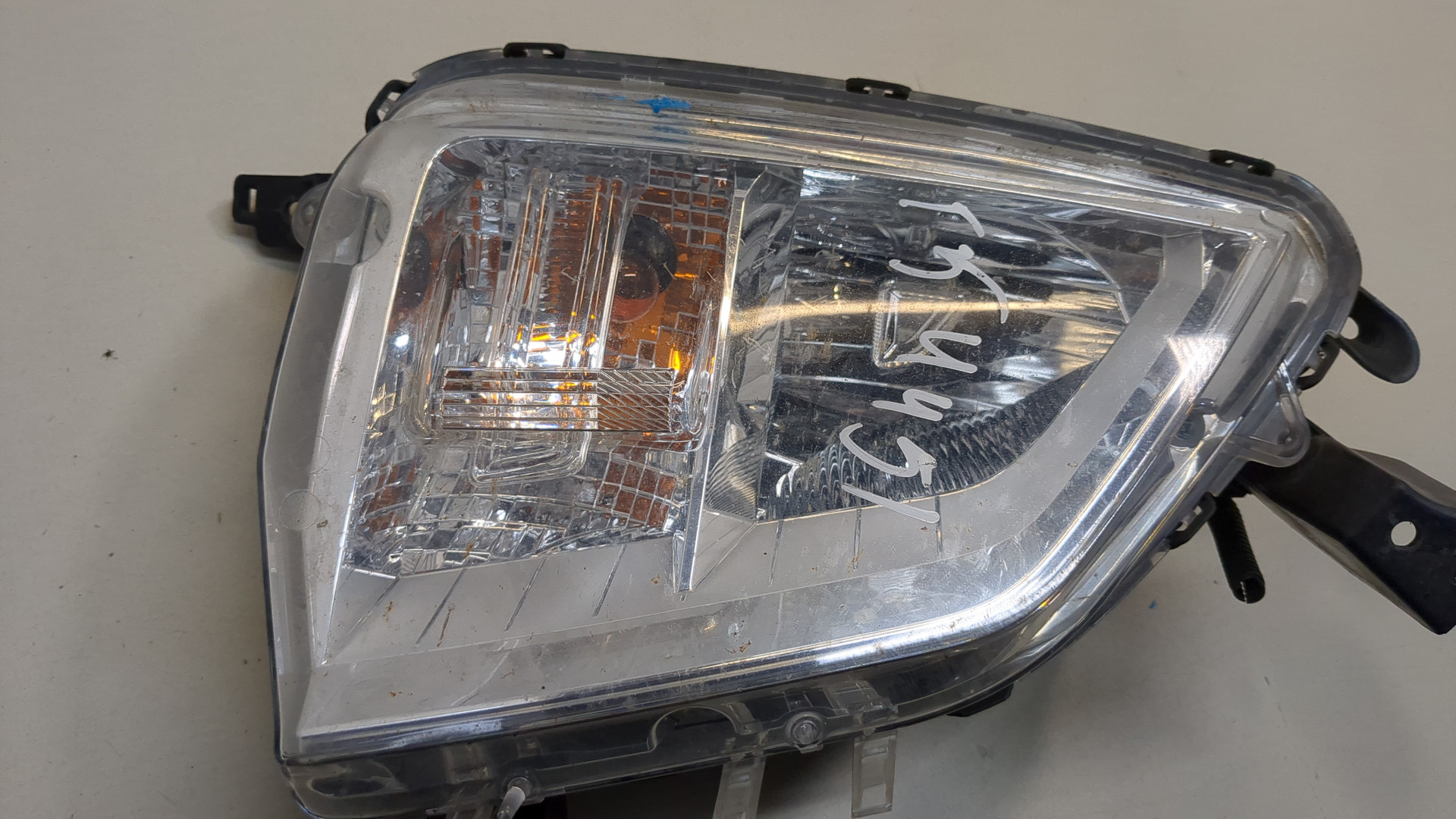 Фара противотуманная левая