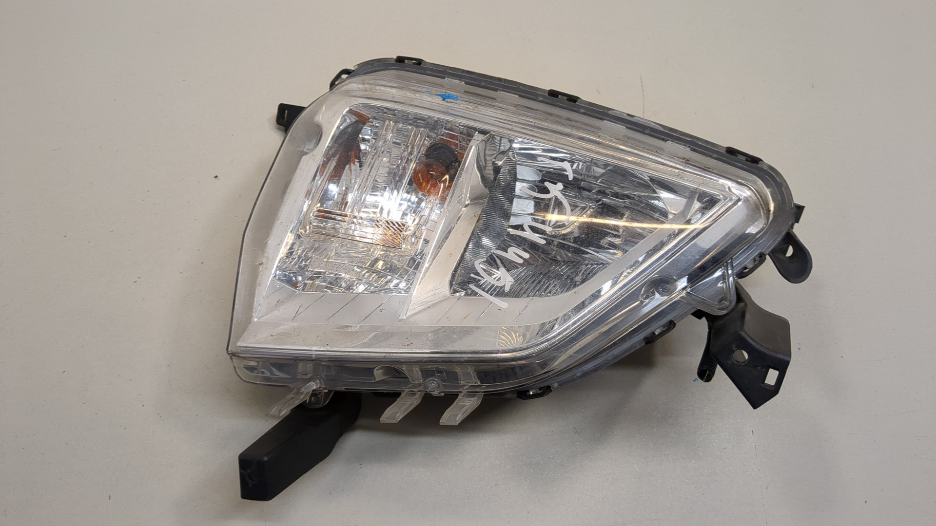 Фара противотуманная левая