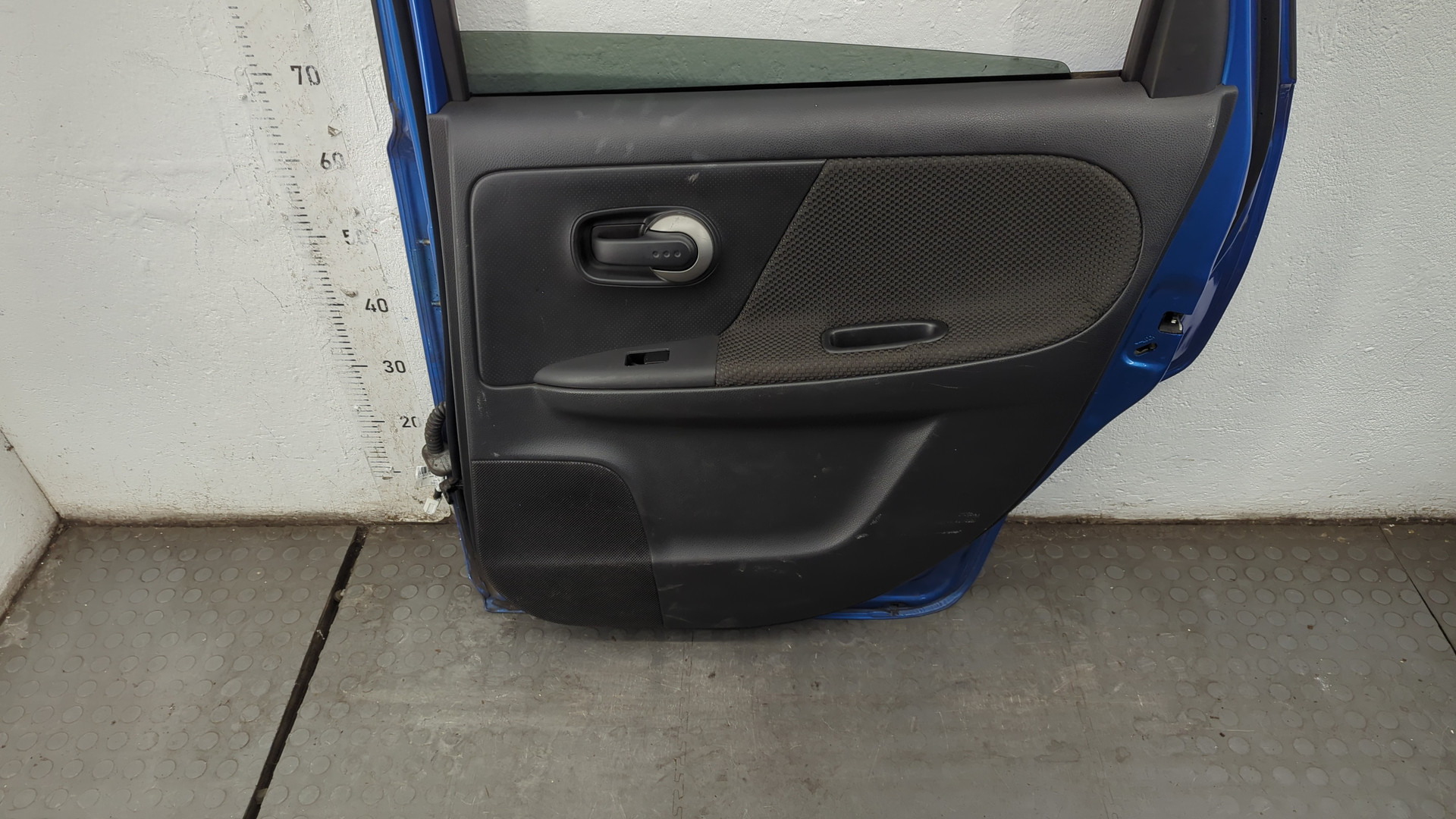 Дверь задняя правая