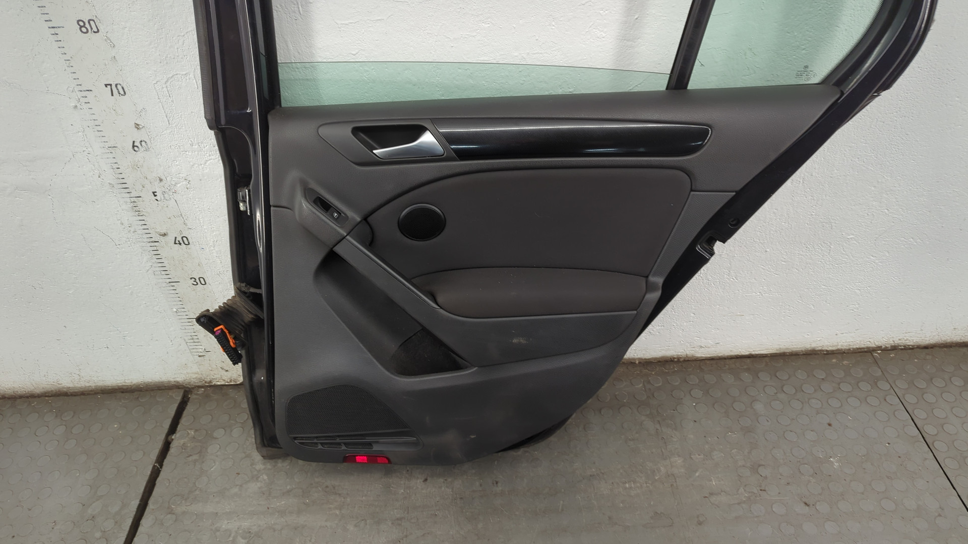 Дверь задняя правая