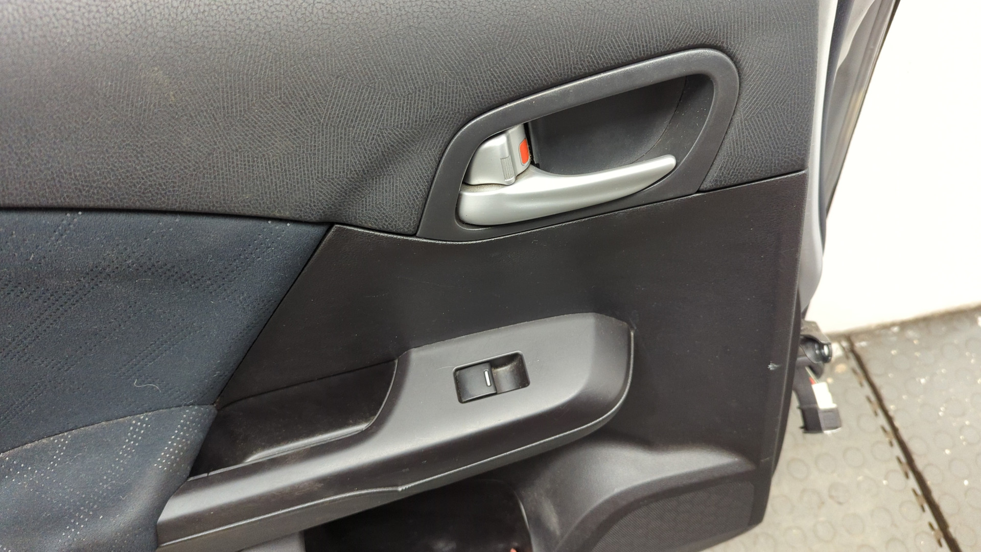 Дверь задняя левая