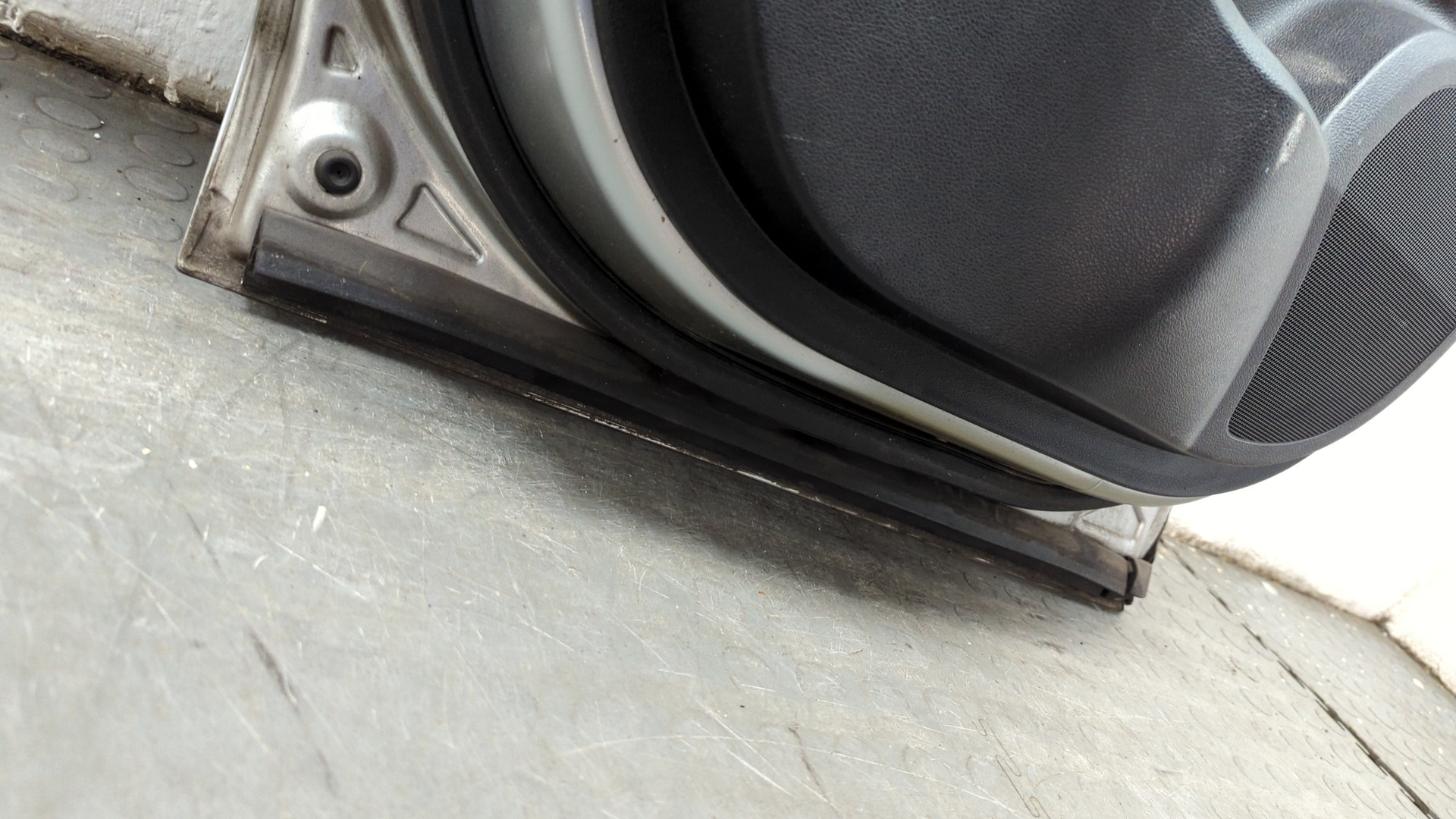 Дверь задняя левая