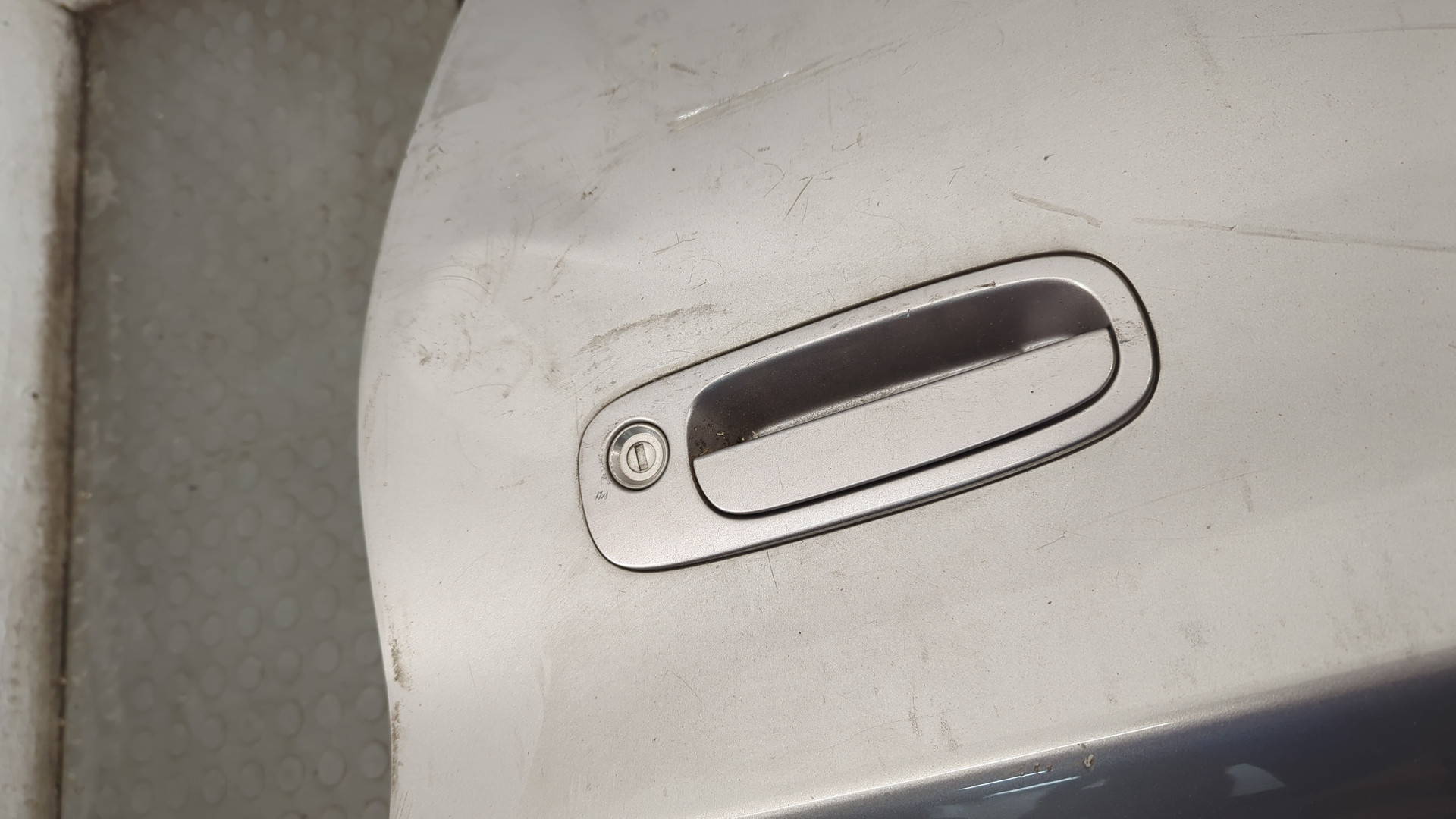 Дверь передняя левая