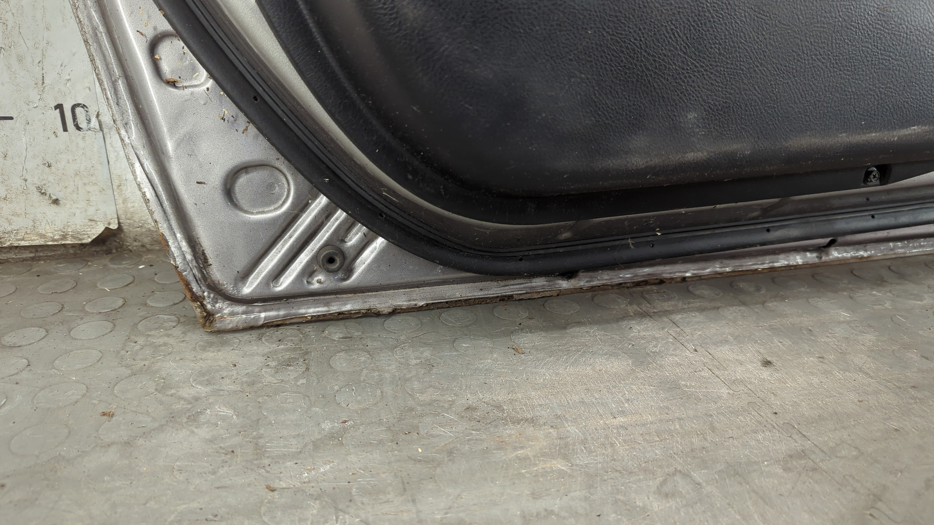 Дверь передняя левая