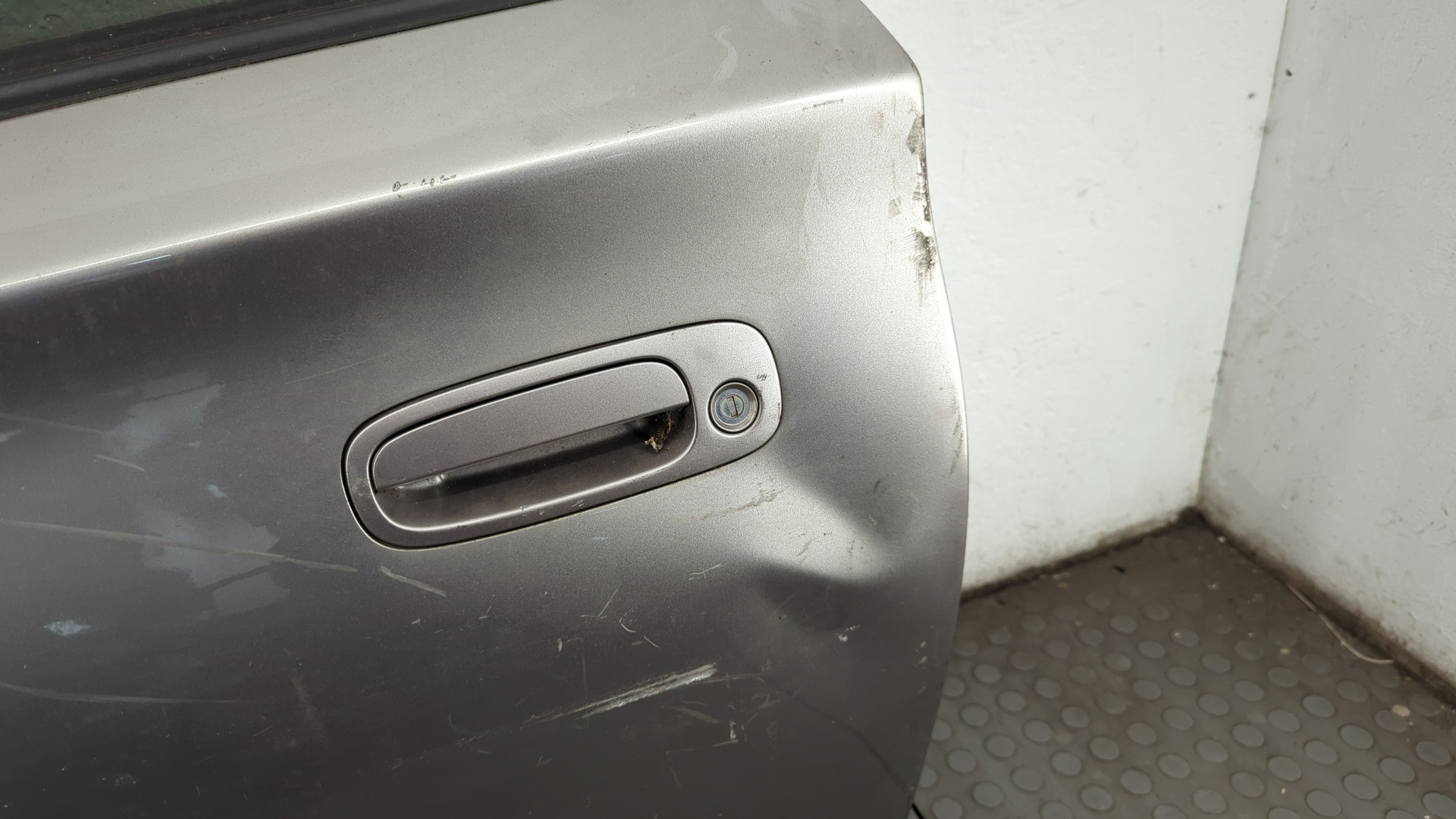 Дверь передняя левая