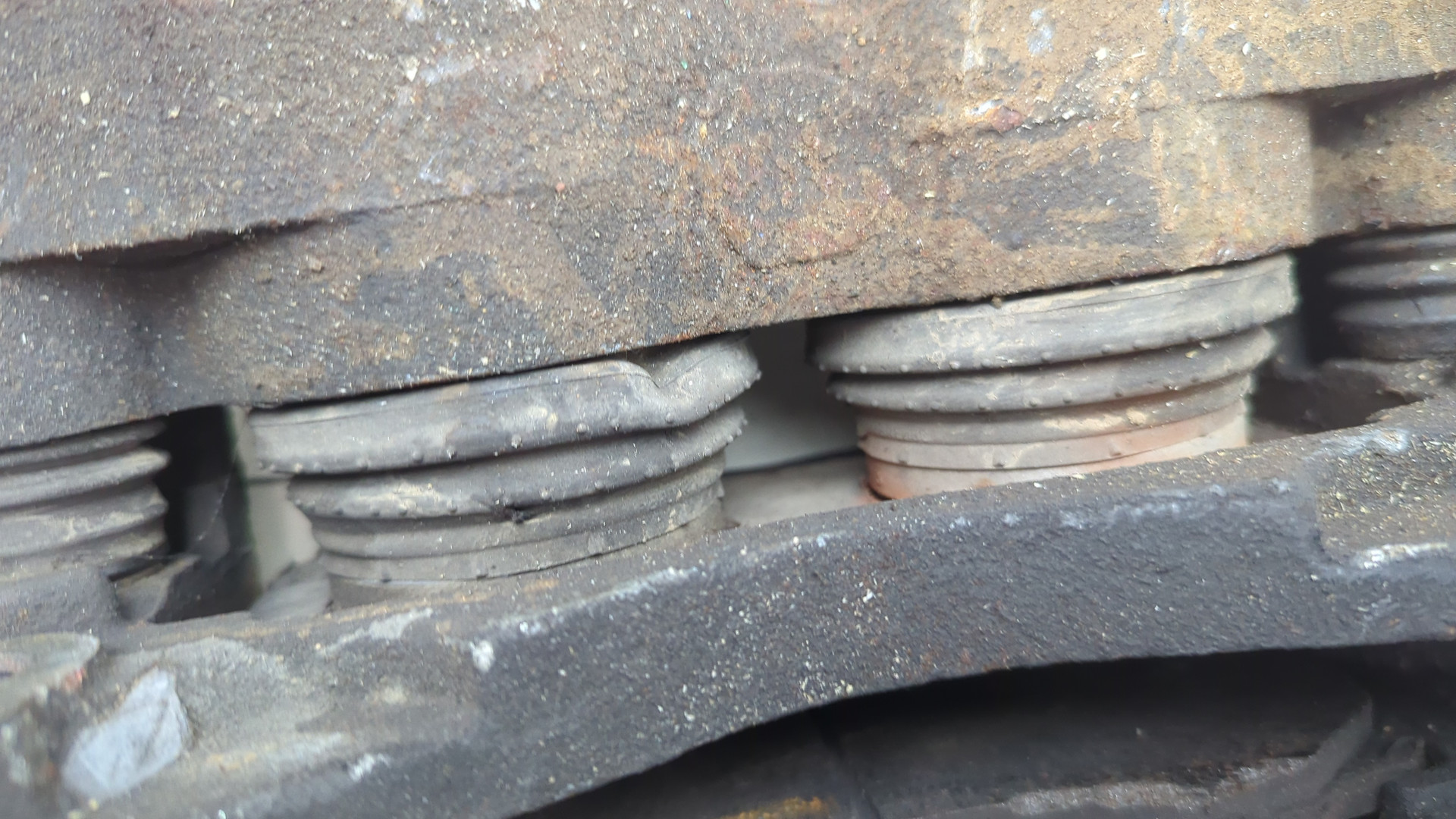 Суппорт передний левый