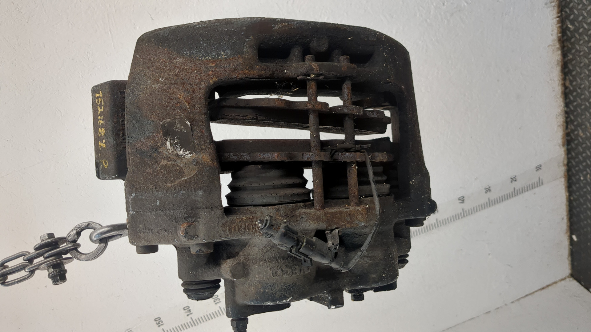 Суппорт передний левый