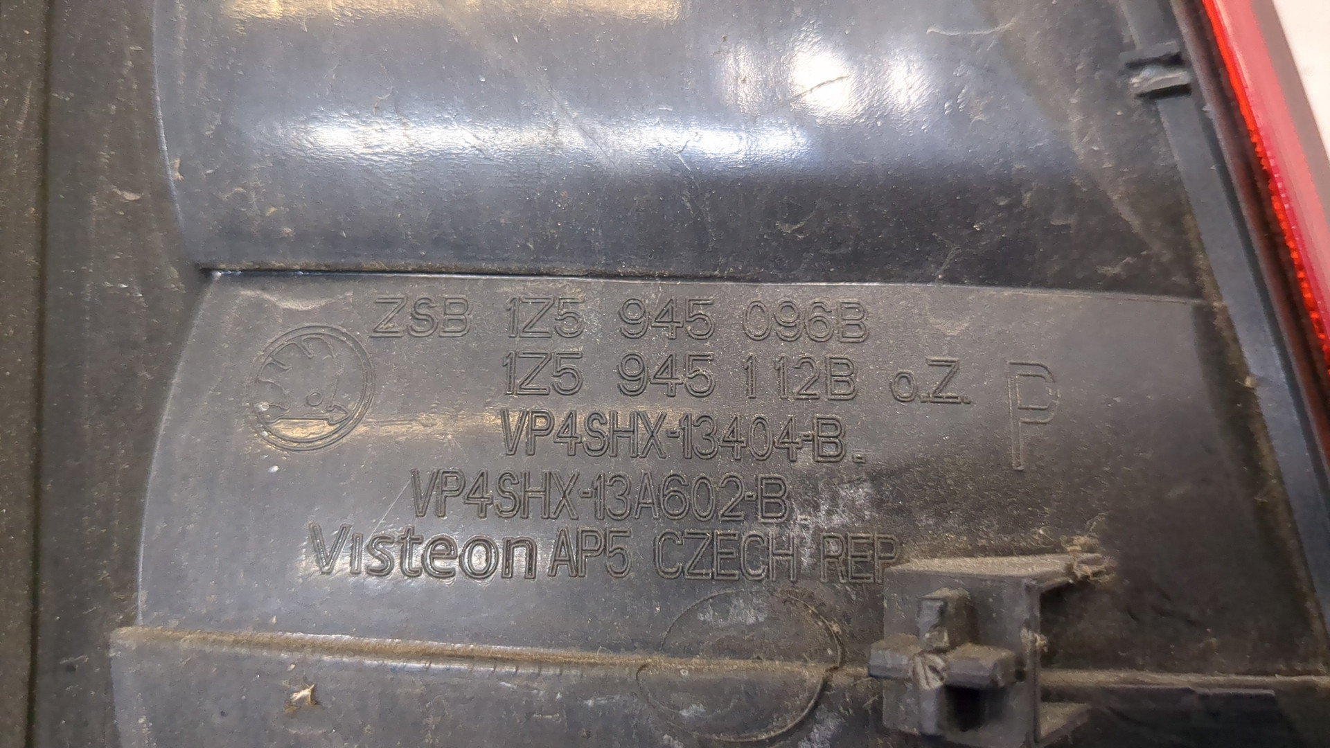 Фонарь задний правый