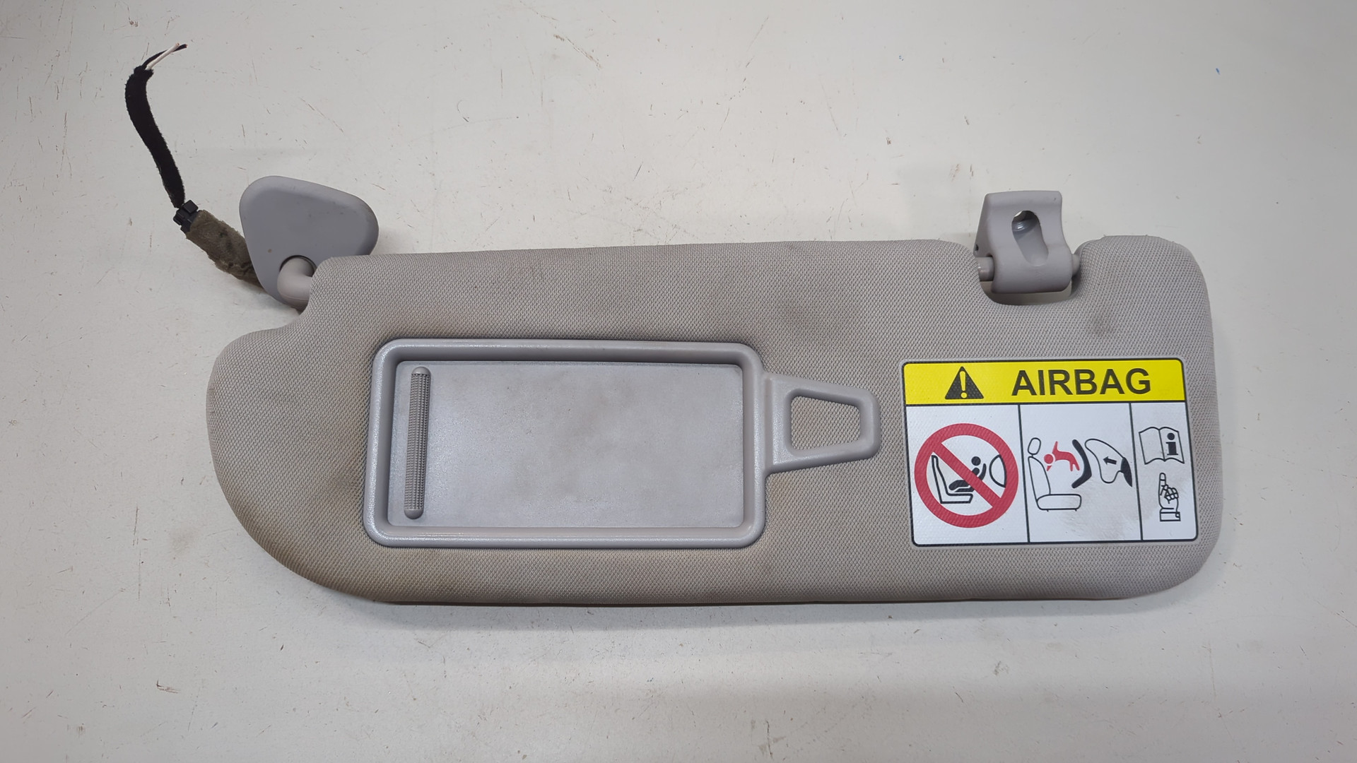 Козырек солнцезащитный