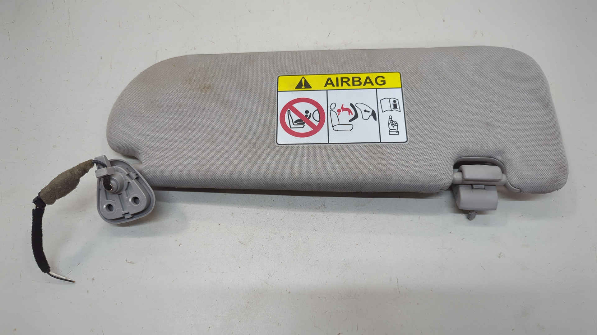 Козырек солнцезащитный