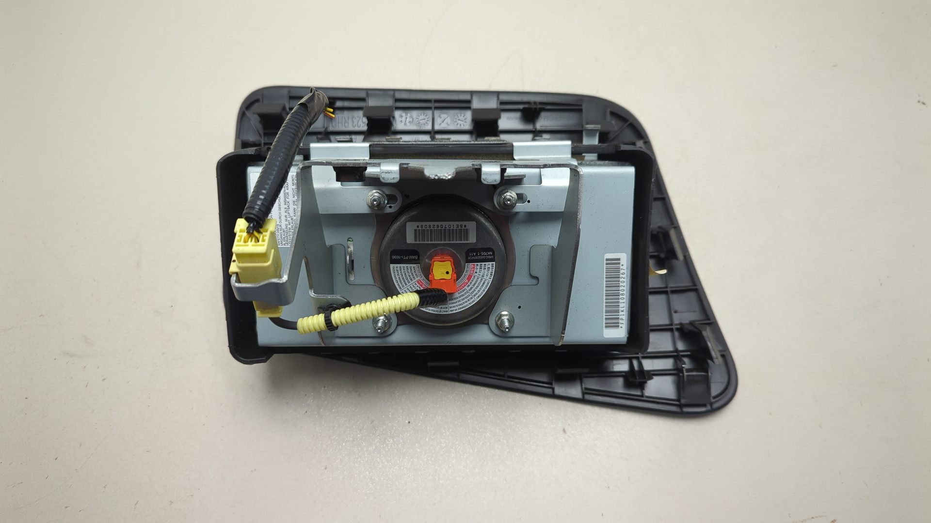 Подушка безопасности пассажирская (в торпедо)