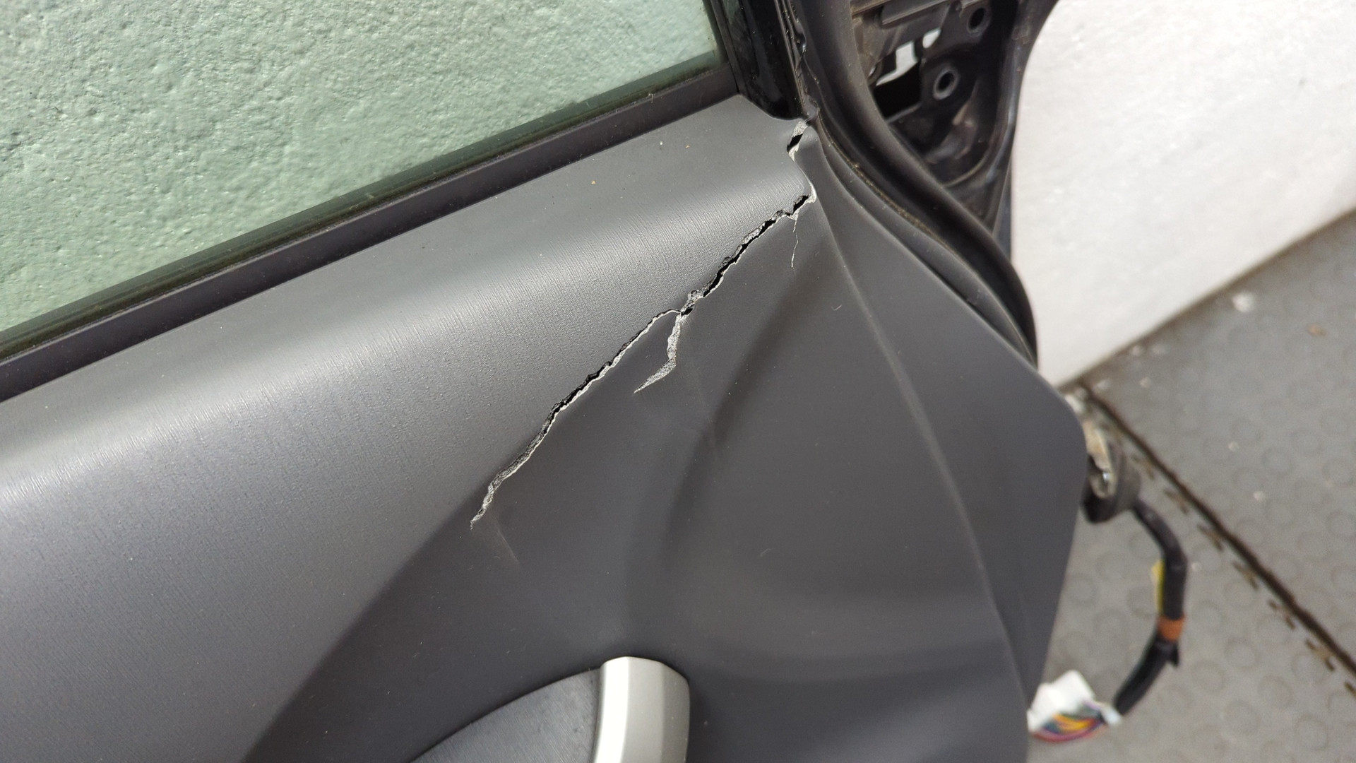 Дверь передняя левая