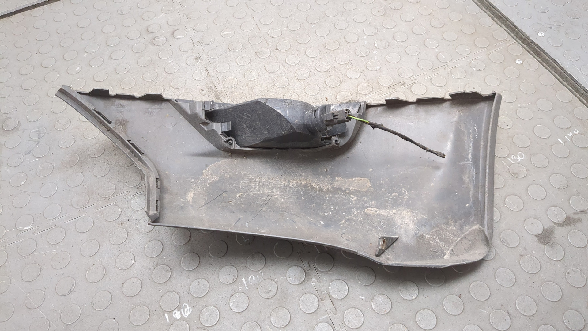 Накладка заднего бампера левая