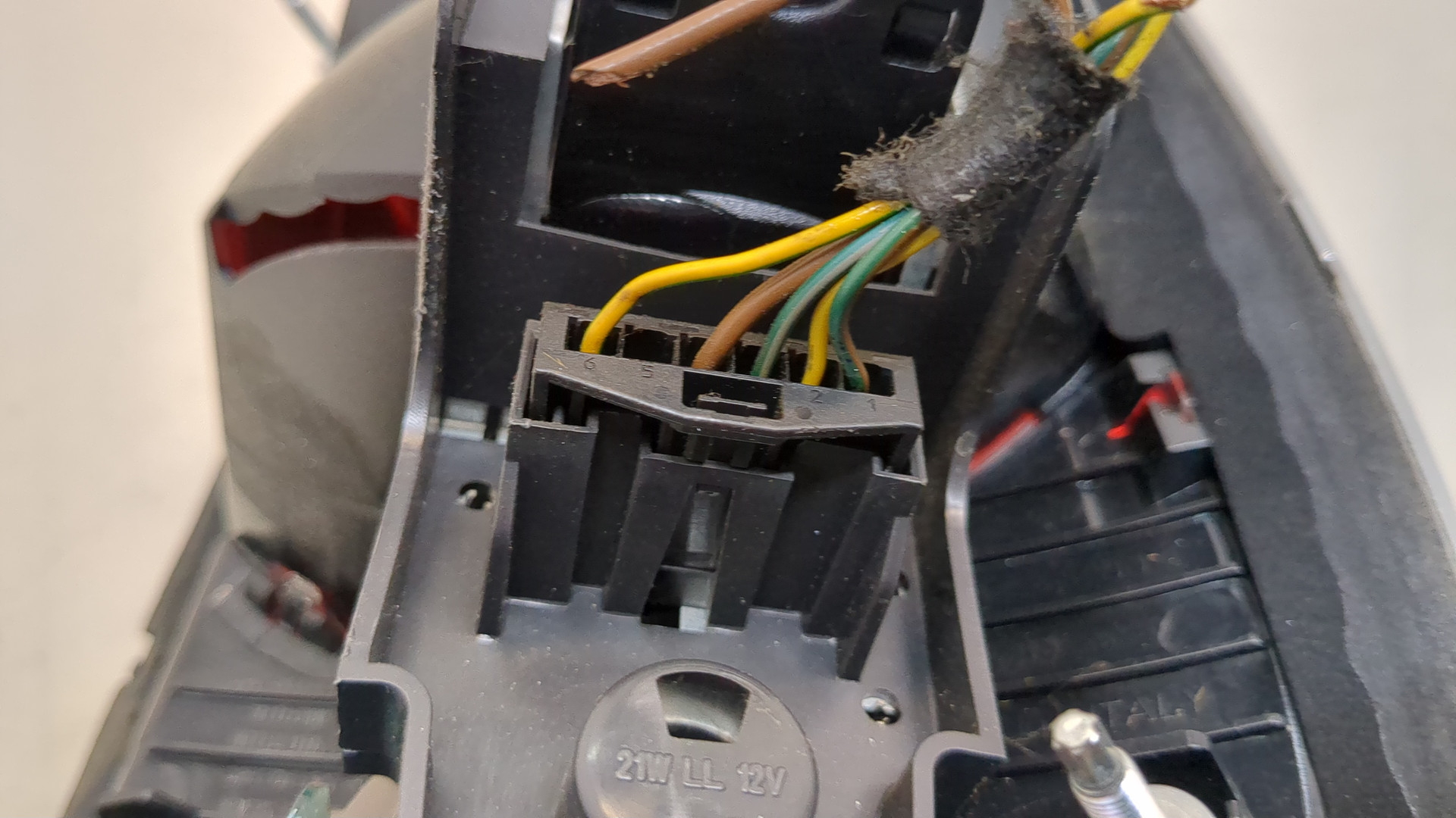 Фонарь задний левый