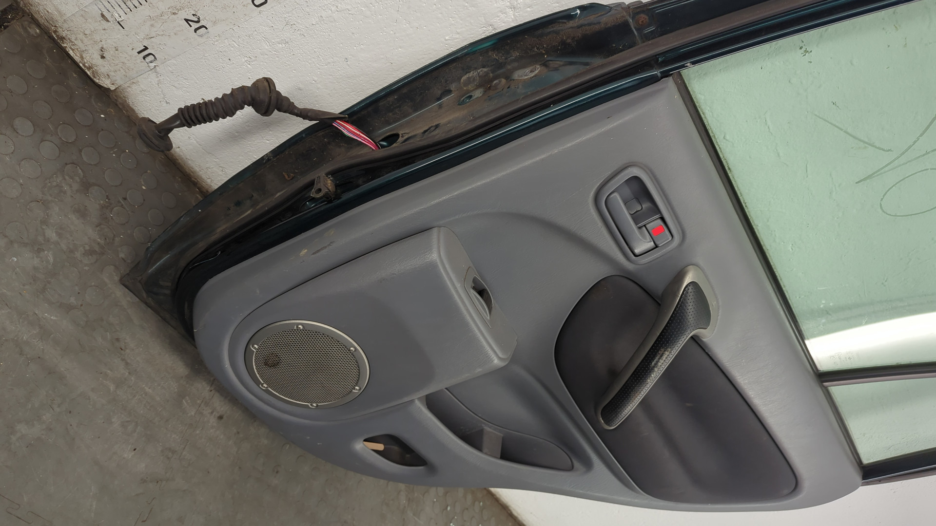 Дверь задняя правая