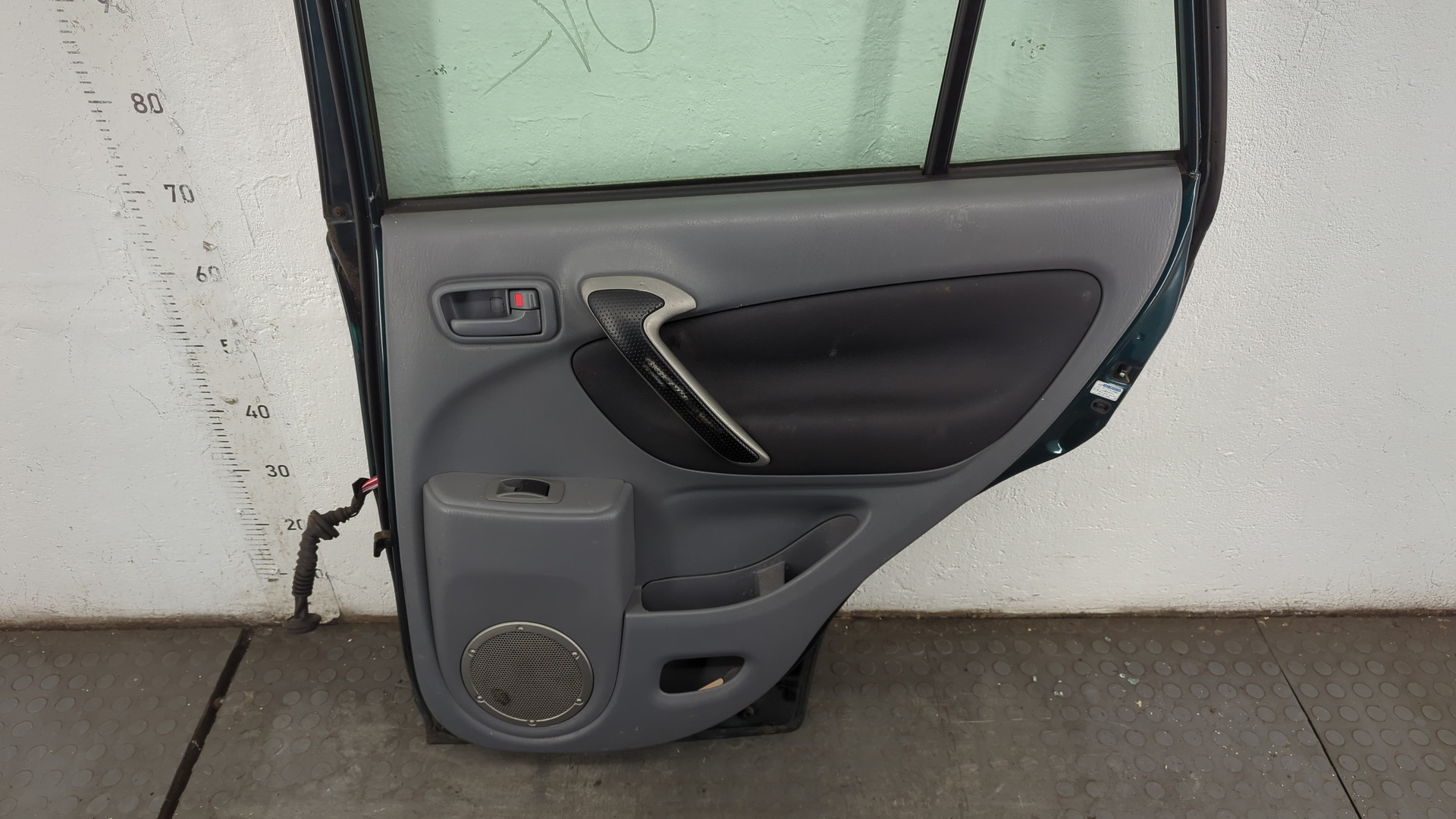 Дверь задняя правая