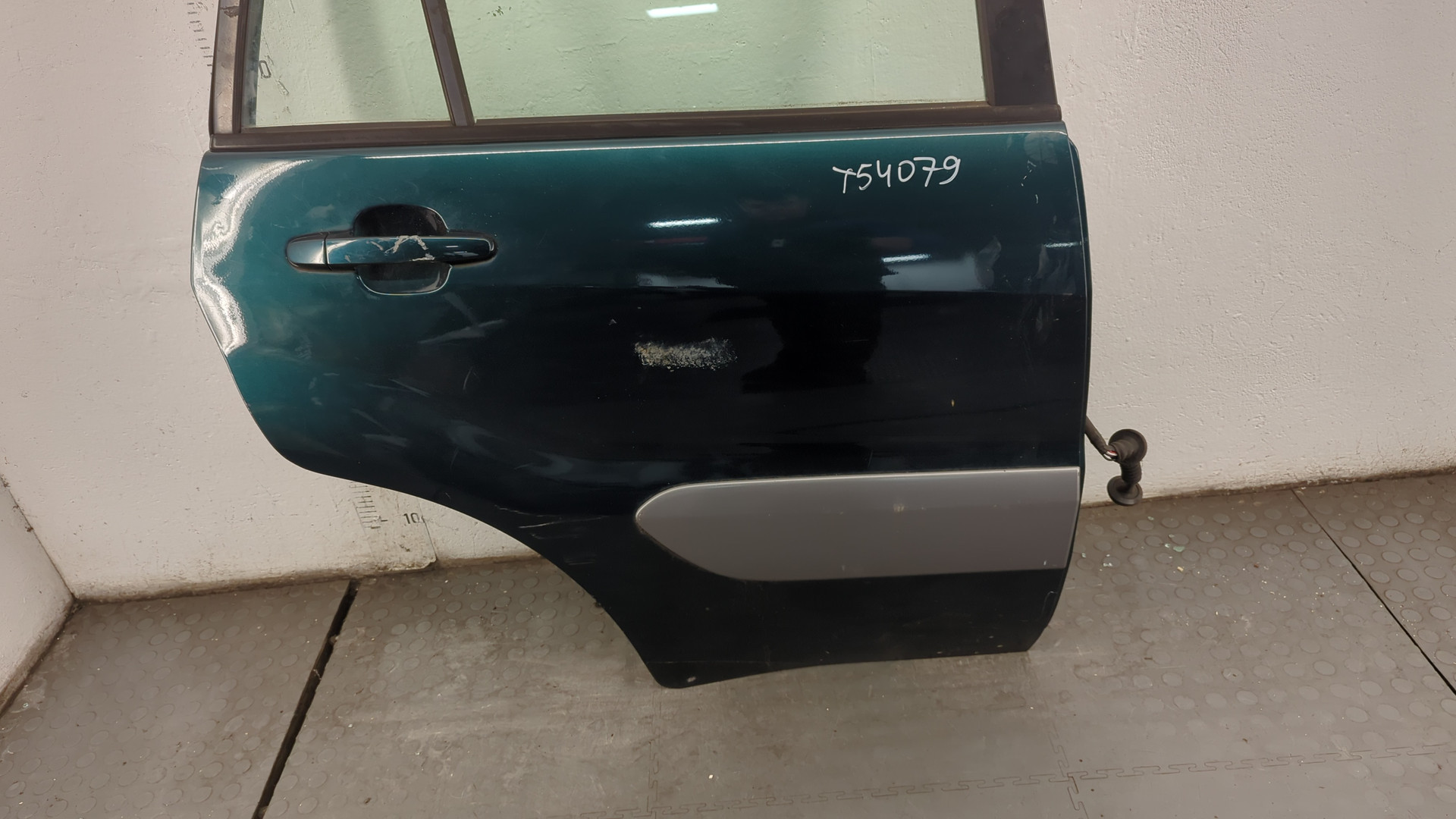 Дверь задняя правая