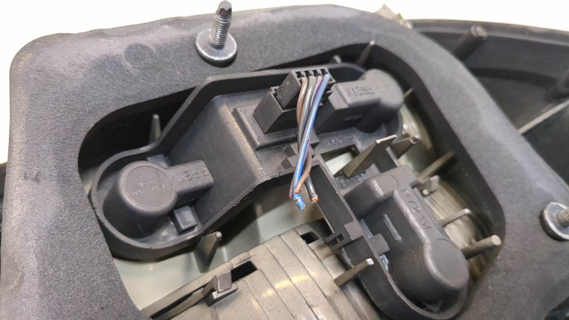 Фонарь задний левый