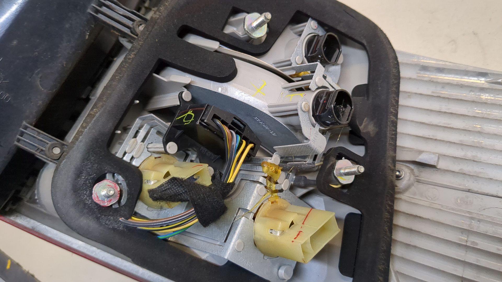 Фонарь задний левый