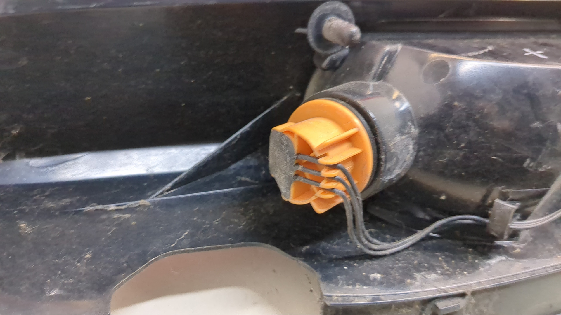 Фонарь задний левый