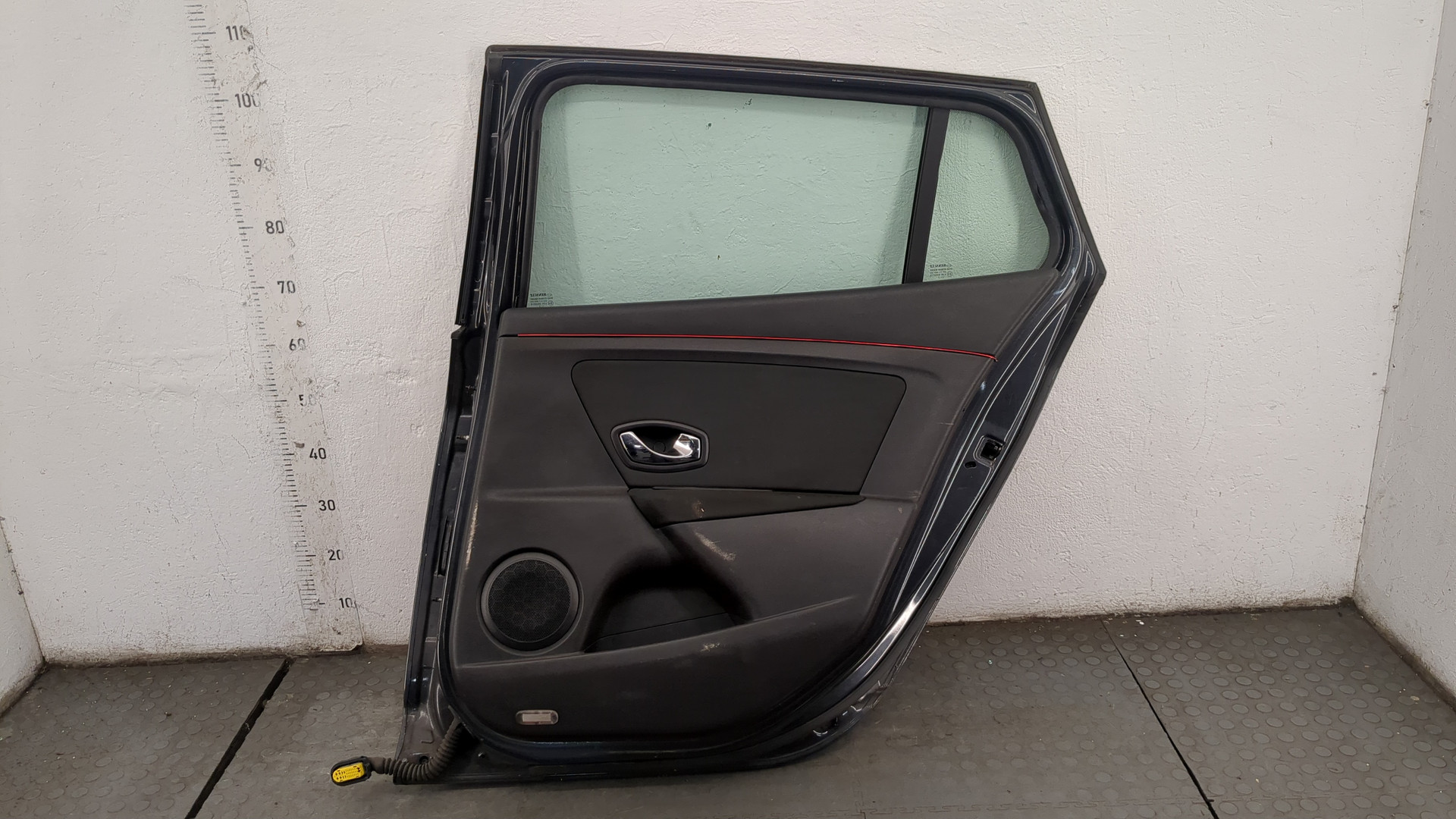 Дверь задняя правая