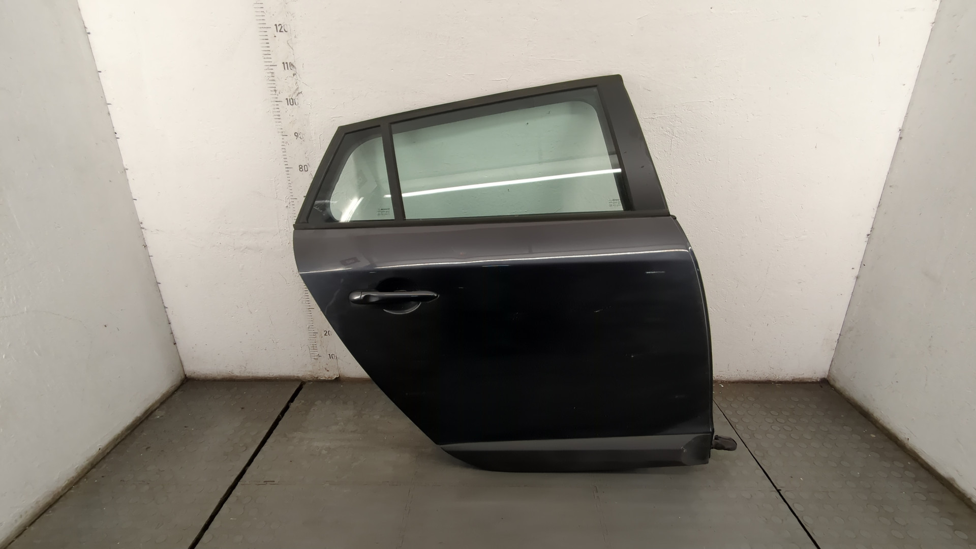 Дверь задняя правая