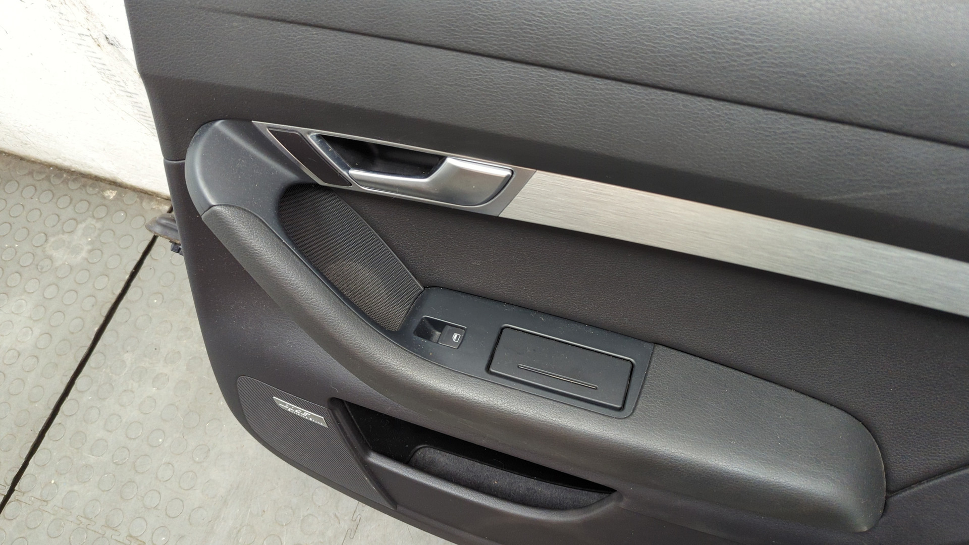 Дверь задняя правая